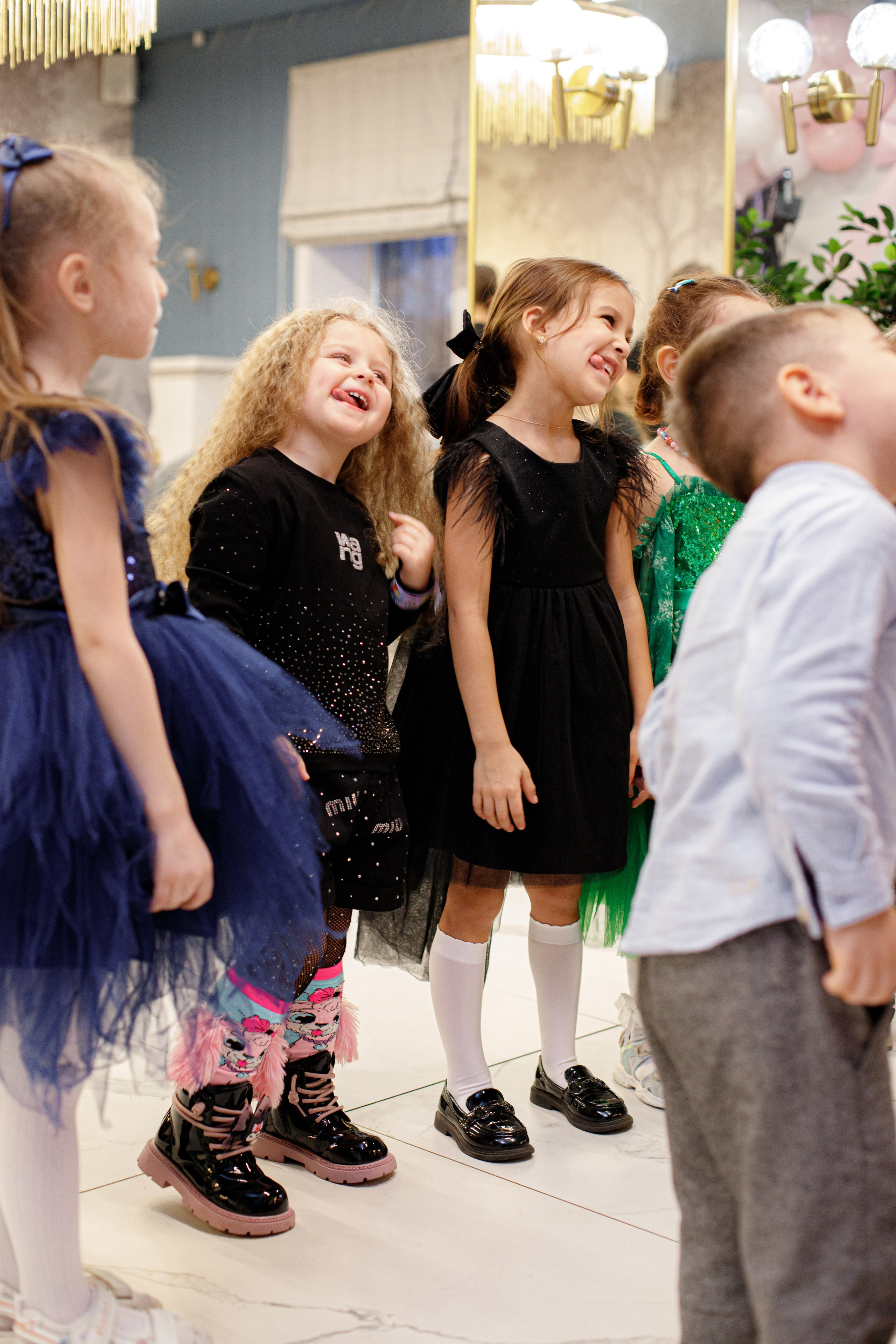 ASIA'S BIRTHDAY PARTY. Photokarish