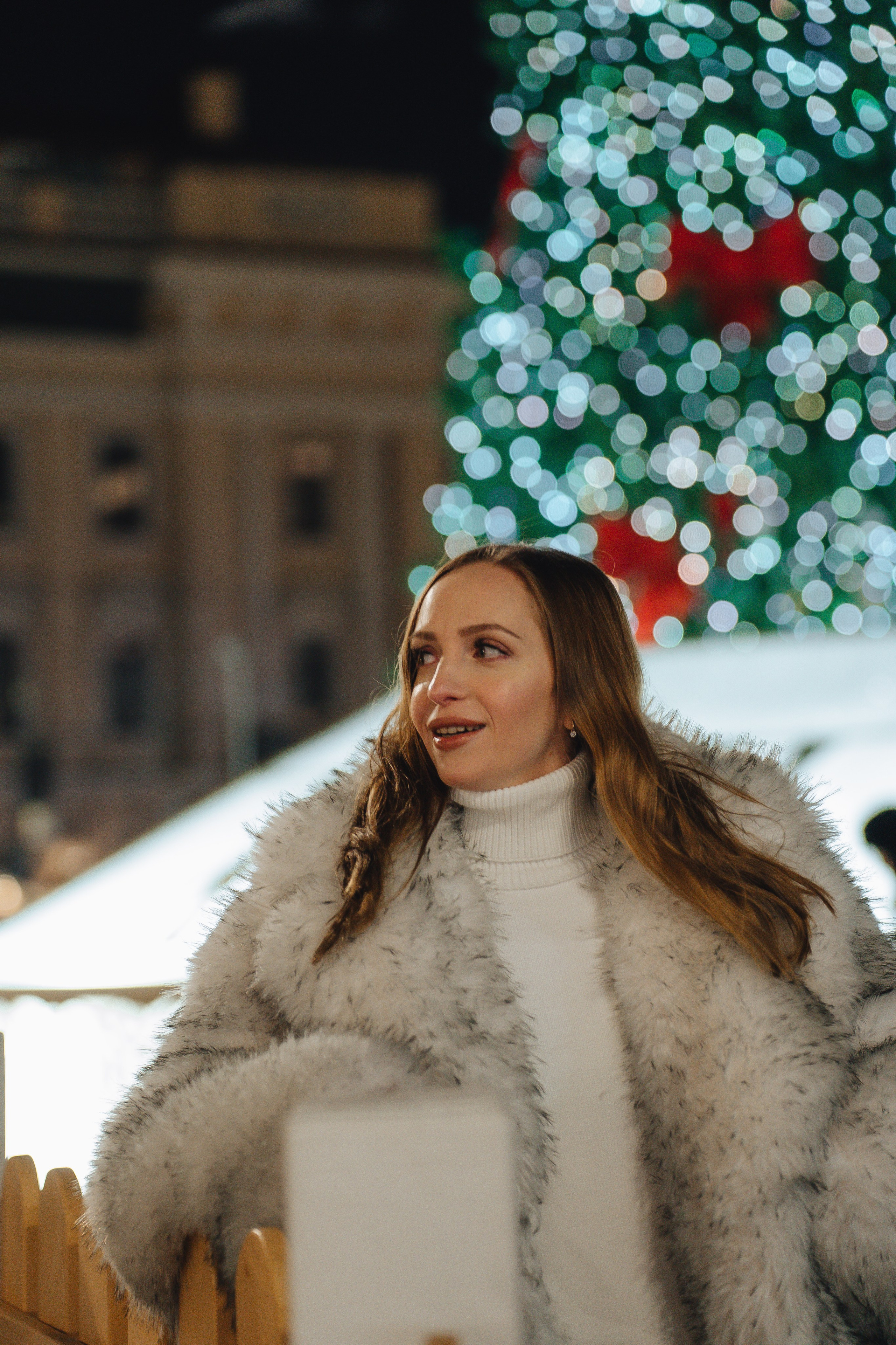 ПРОГУЛКА НА МАНЕЖНОЙ ПЛОЩАДИ ДЛЯ ДЕВУШКИ ПЕРЕД НОВЫМ ГОДОМ (НОВОГОДНЯЯ ФОТОСЕССИИЯ НА МАНЕЖНОЙ ПЛОЩАДИ). Профессиональный фотограф, Санкт-Петербург — Виктория Богомолова