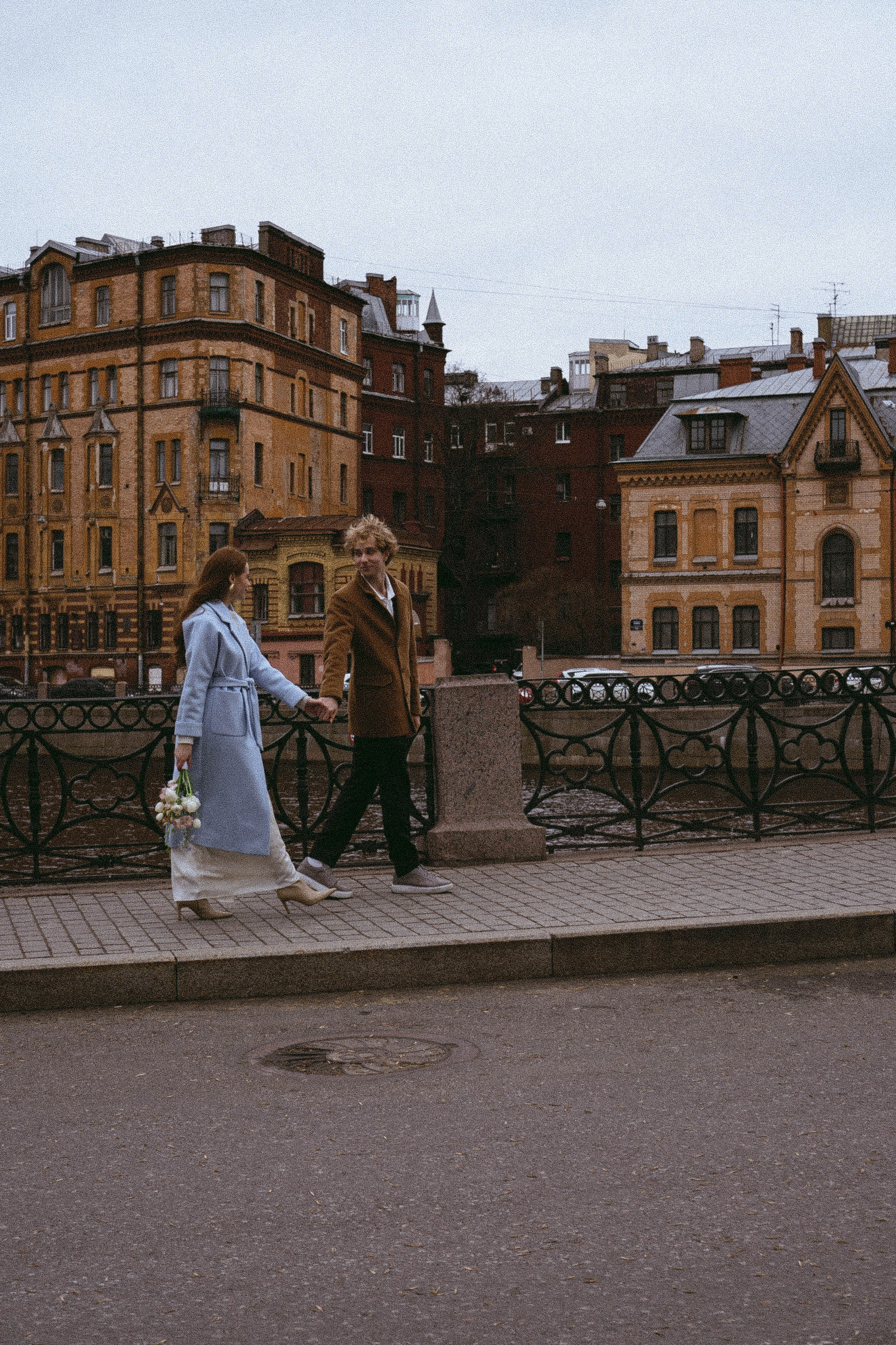 СВАДЕБНАЯ СЬЕМКА В ОТЕЛЕ. СБОРЫ ЖЕНИХА И НЕВЕСТЫ И ТАКЖЕ ТОР И ПОДГОТОВКА К ПРОГУЛКЕ И ПРОГУЛКА ПО ПЕТРОГРАДКЕ. Профессиональный фотограф, Санкт-Петербург — Виктория Богомолова