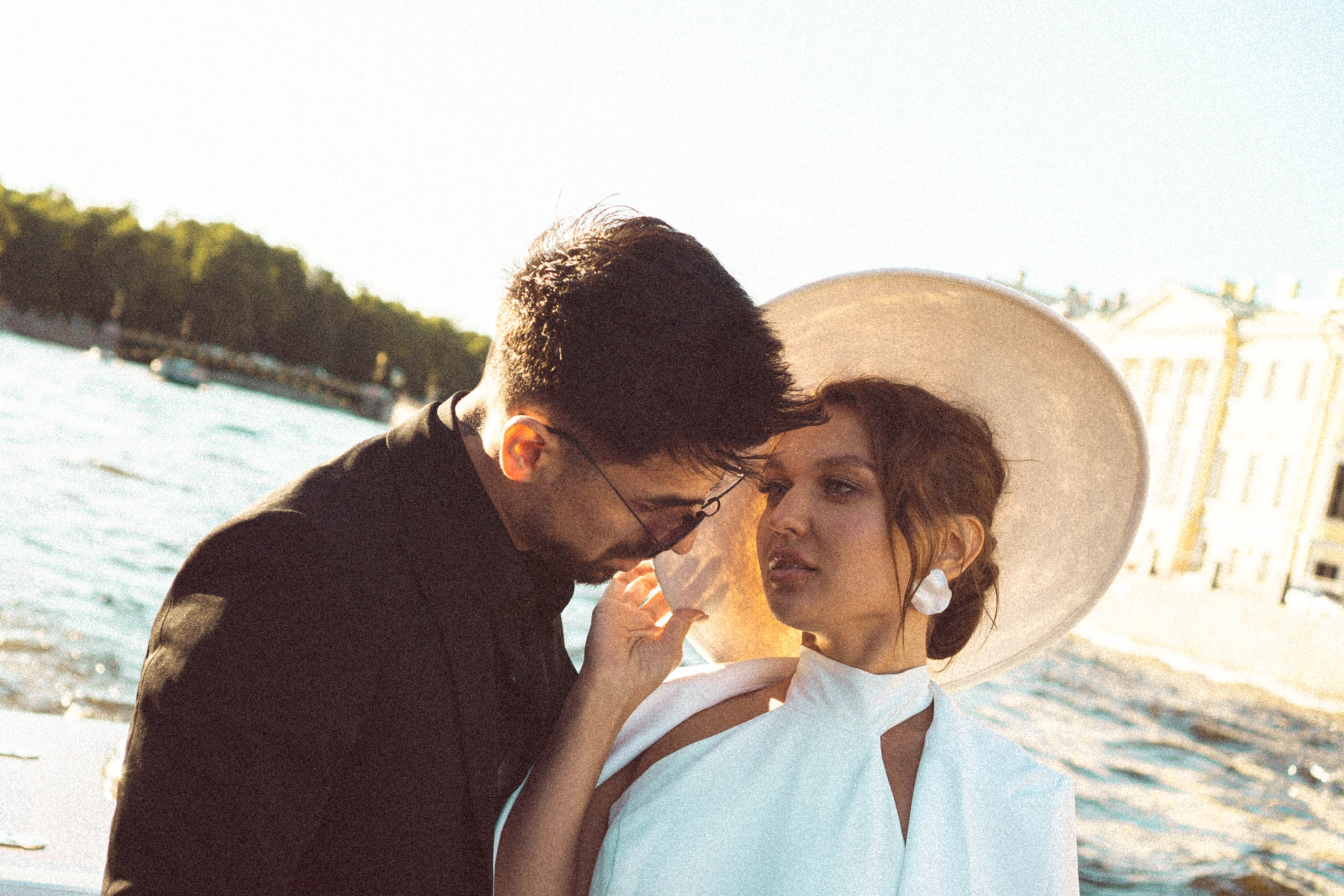 СВАДЕНБНАЯ СЬЕМКА НА КАТЕРЕ ПО КАНАЛАМ САНКТ-ПЕТЕРБУРГА И В АКВАТОРИИ НЕВЫ. Профессиональный фотограф, Санкт-Петербург — Виктория Богомолова