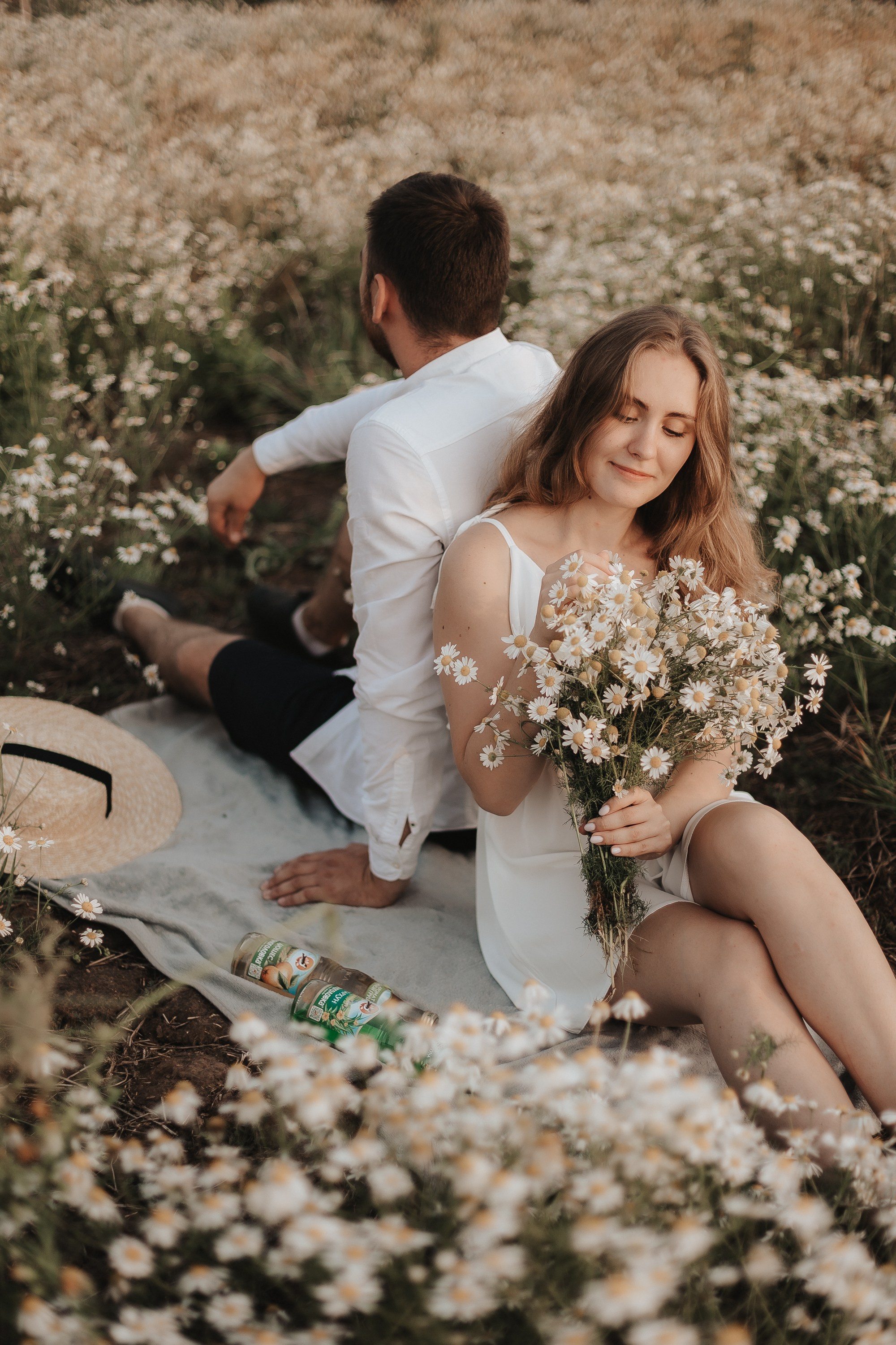 Love Story ребят в ромашковом поле. Свадебный фотограф Пермь
