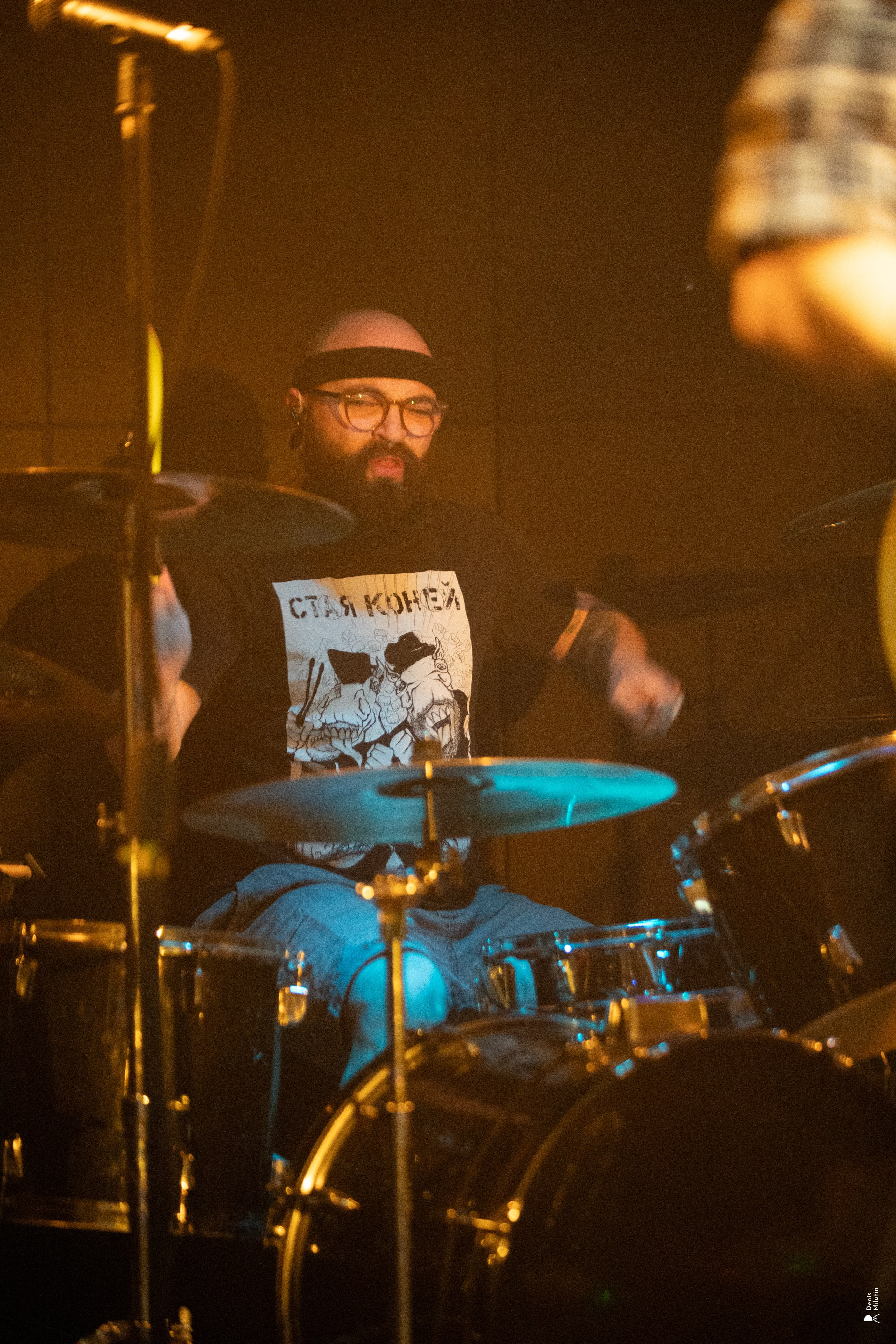 Рядом Ассенизаторы. Портретный фотограф Денис Милютин