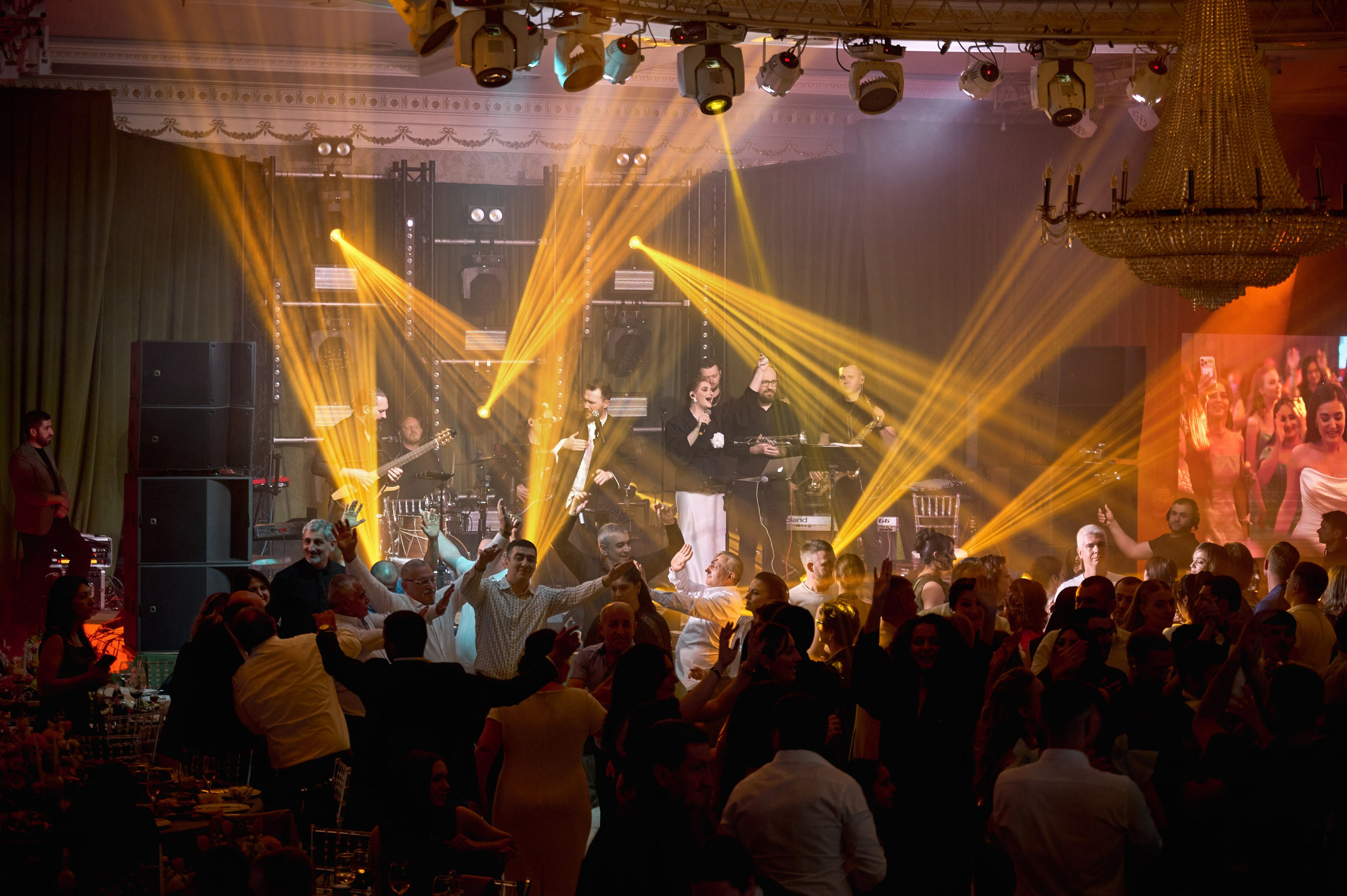 Лучшие свадебные фотографы Краснодара ТВИНС СТУДИО в Zagarro на Армянской свадьбе!. ТВИНС СТУДИО — лучшие свадебные фотографы и видеографы в Краснодаре