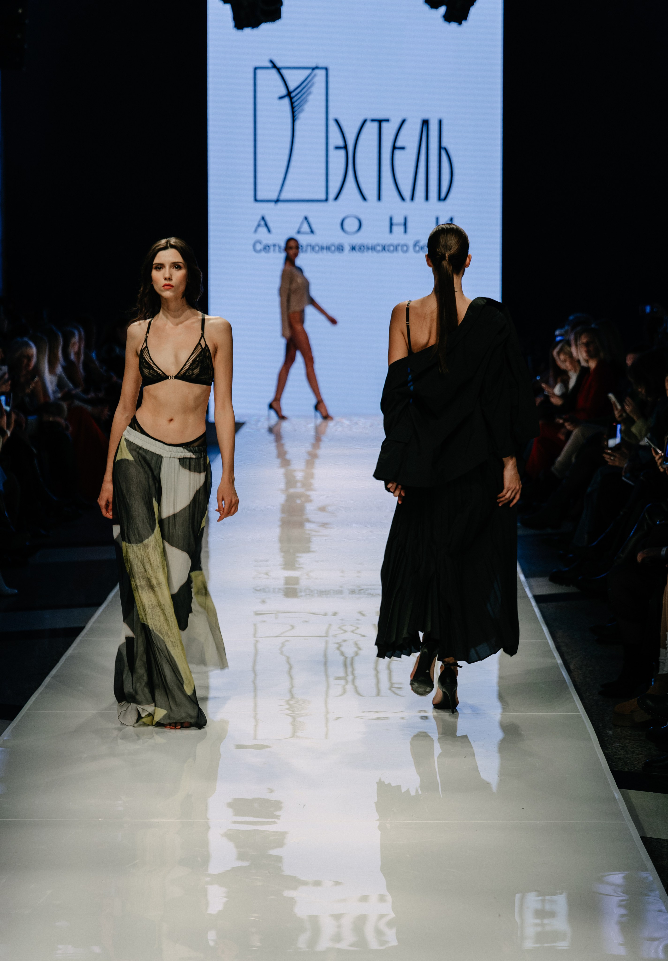 Неделя моды в галерее модные сезоны. Репортажный фотограф Катерина Гилс Москва