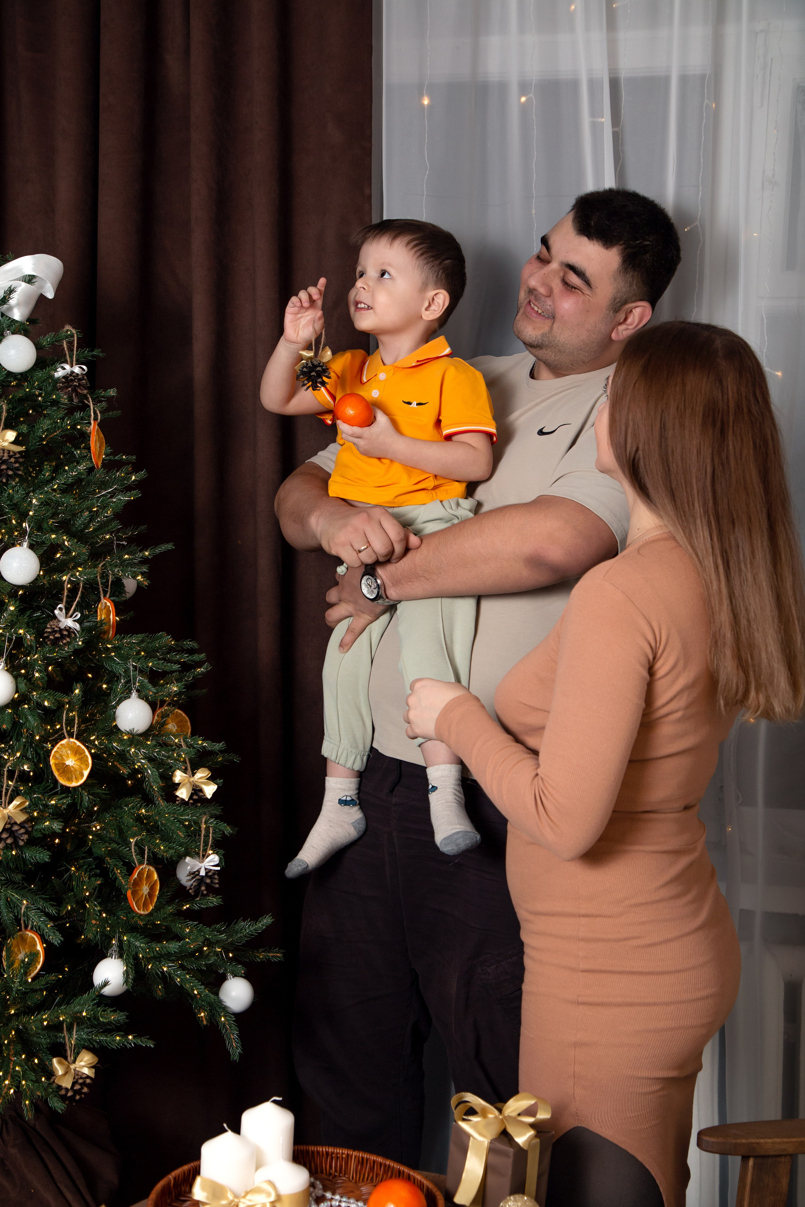 Семейная новогодняя фотосессия в Шелехове. Фотограф в Шелехове, лучшие выпускные альбомы в Шелехове