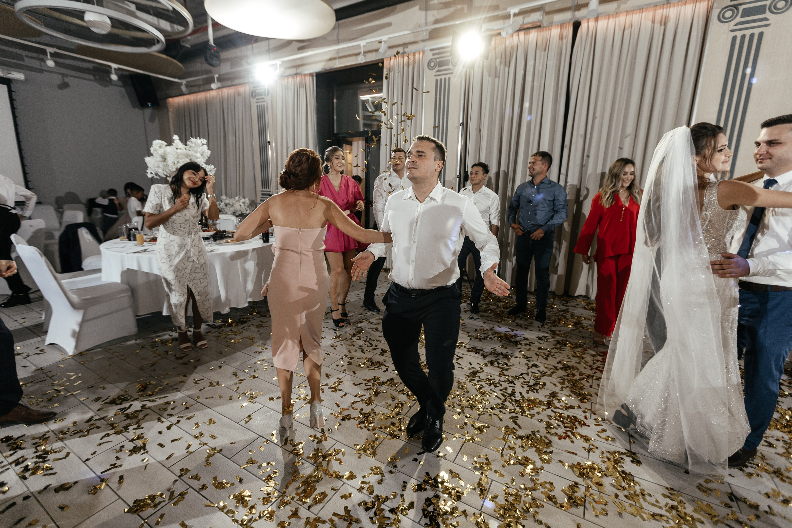 Свадебный фотограф Уфа — Руслан ГабдлисламовЖивые эмоции, красивые кадры, воспоминания на всю жизнь.Работаю по всей Республике Башкортоста. Свадебный фотограф Уфа Руслан Габдлисламов