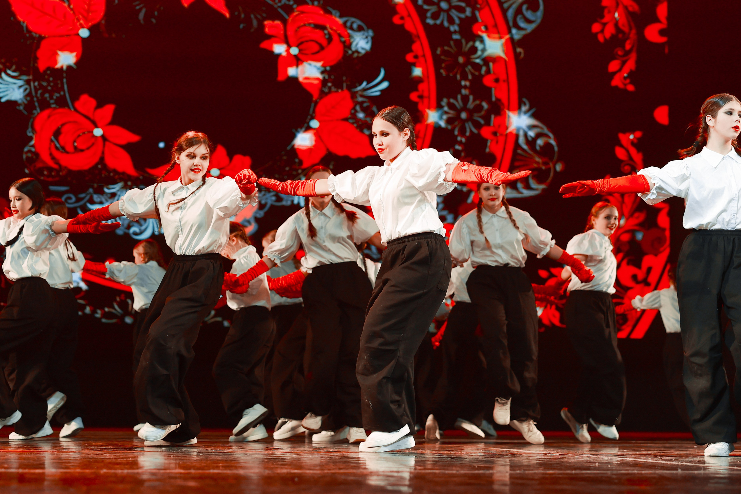 TODES Новогодняя перезагрузка 2024. MIG — студия спортивной фотографии Михаила Голянского