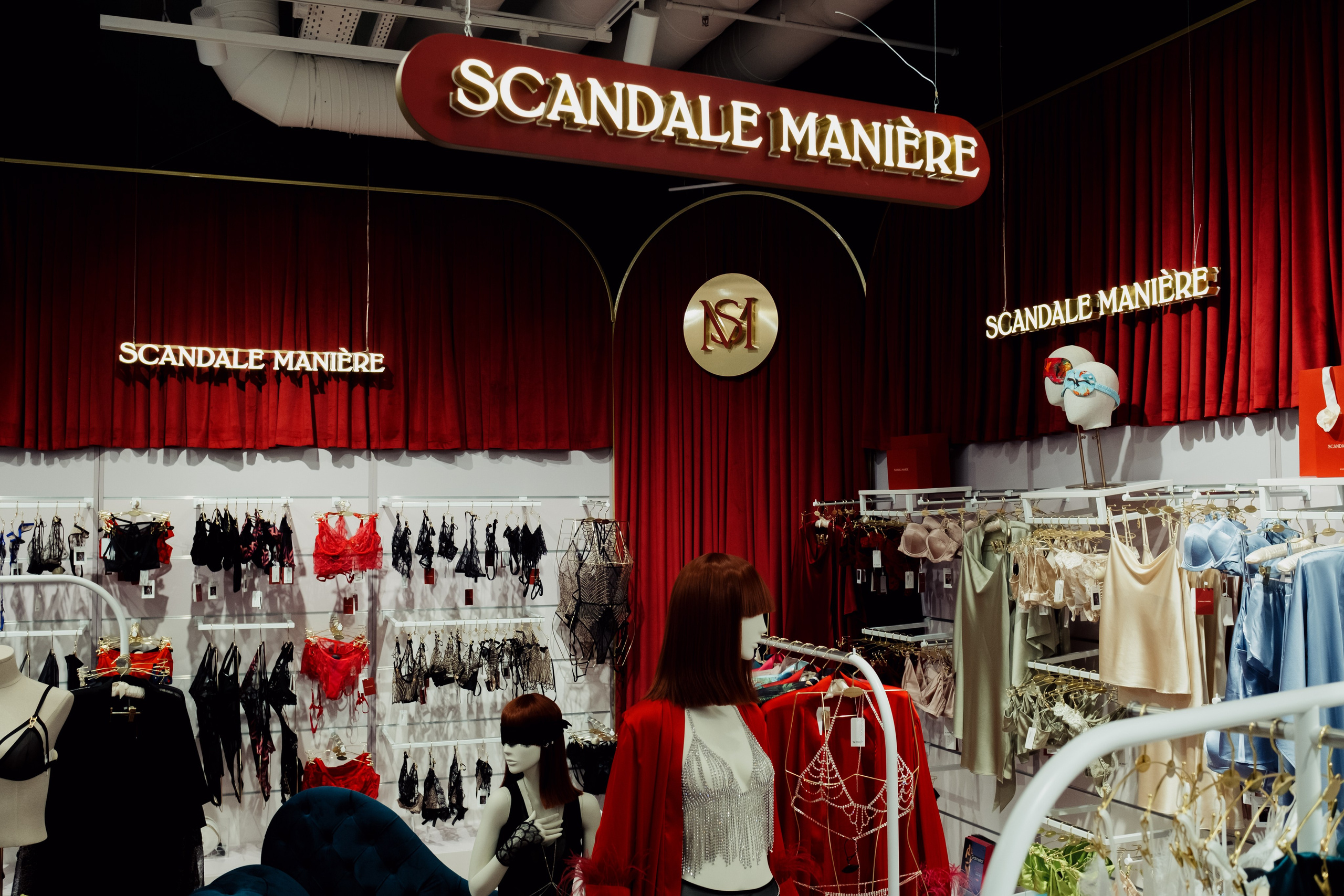 SCANDALE MANIERE. Репортажный и портретный фотограф в Москве Илья Спиридонов