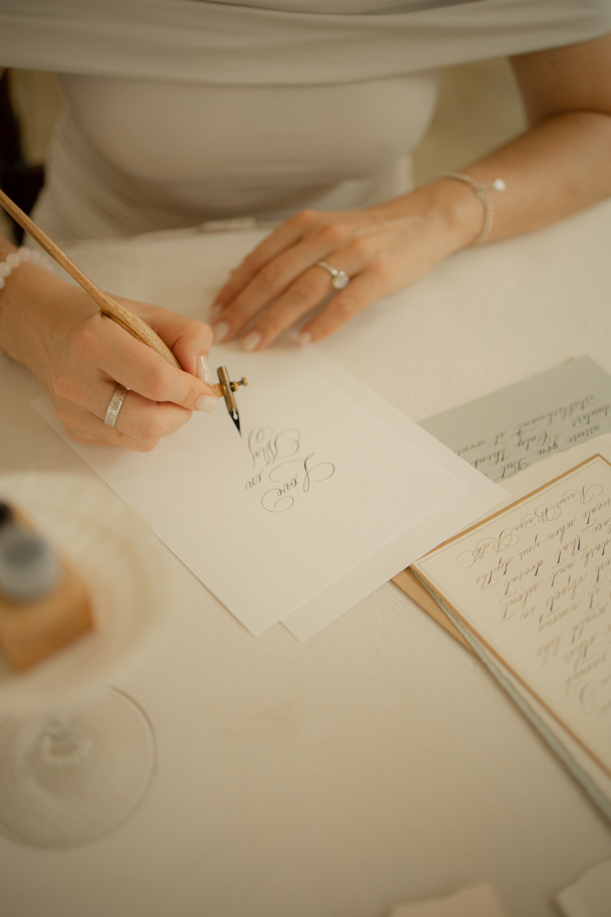 Каллиграфия. Женский фотограф Истра