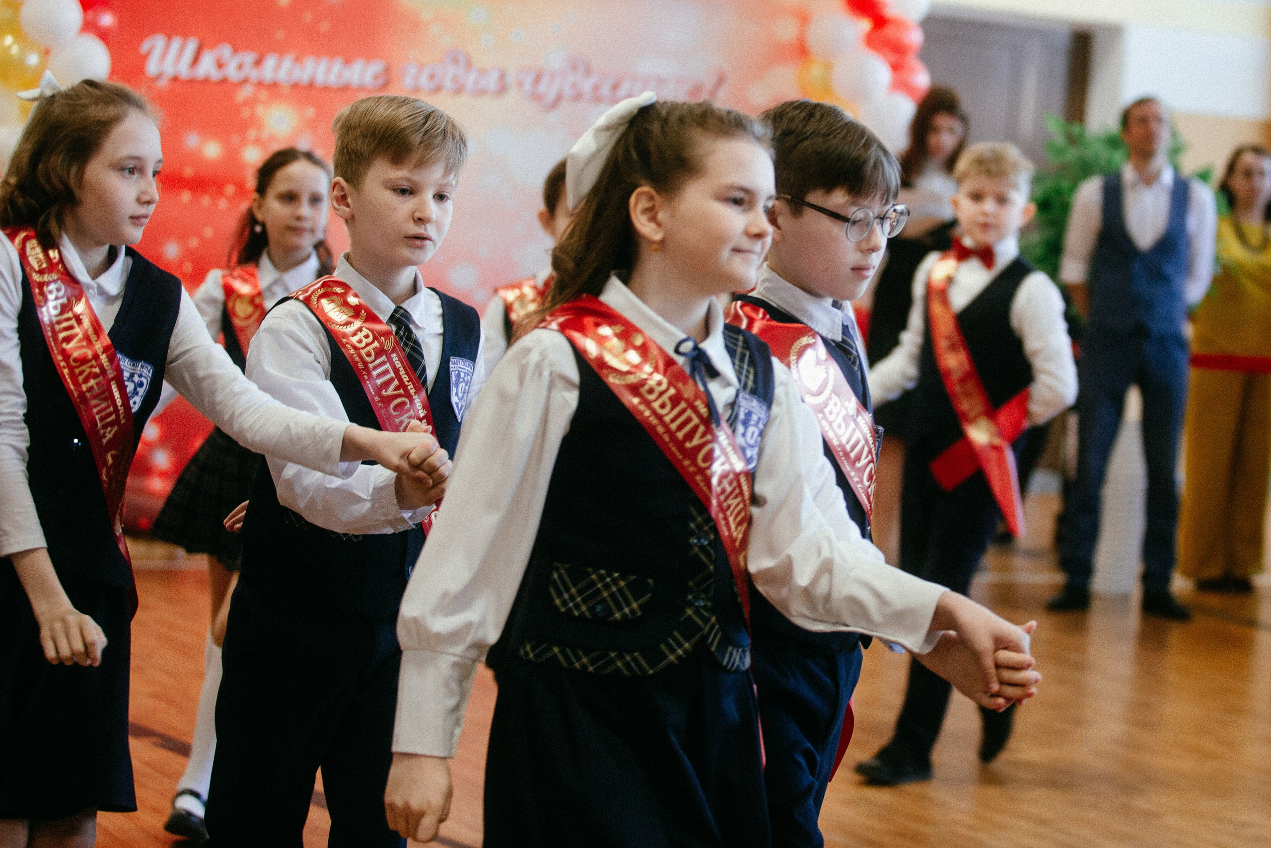 Выпускной в начальной школе. Арт-фотограф Крис Л. в Тобольске: портрет, семейные, свадьбы