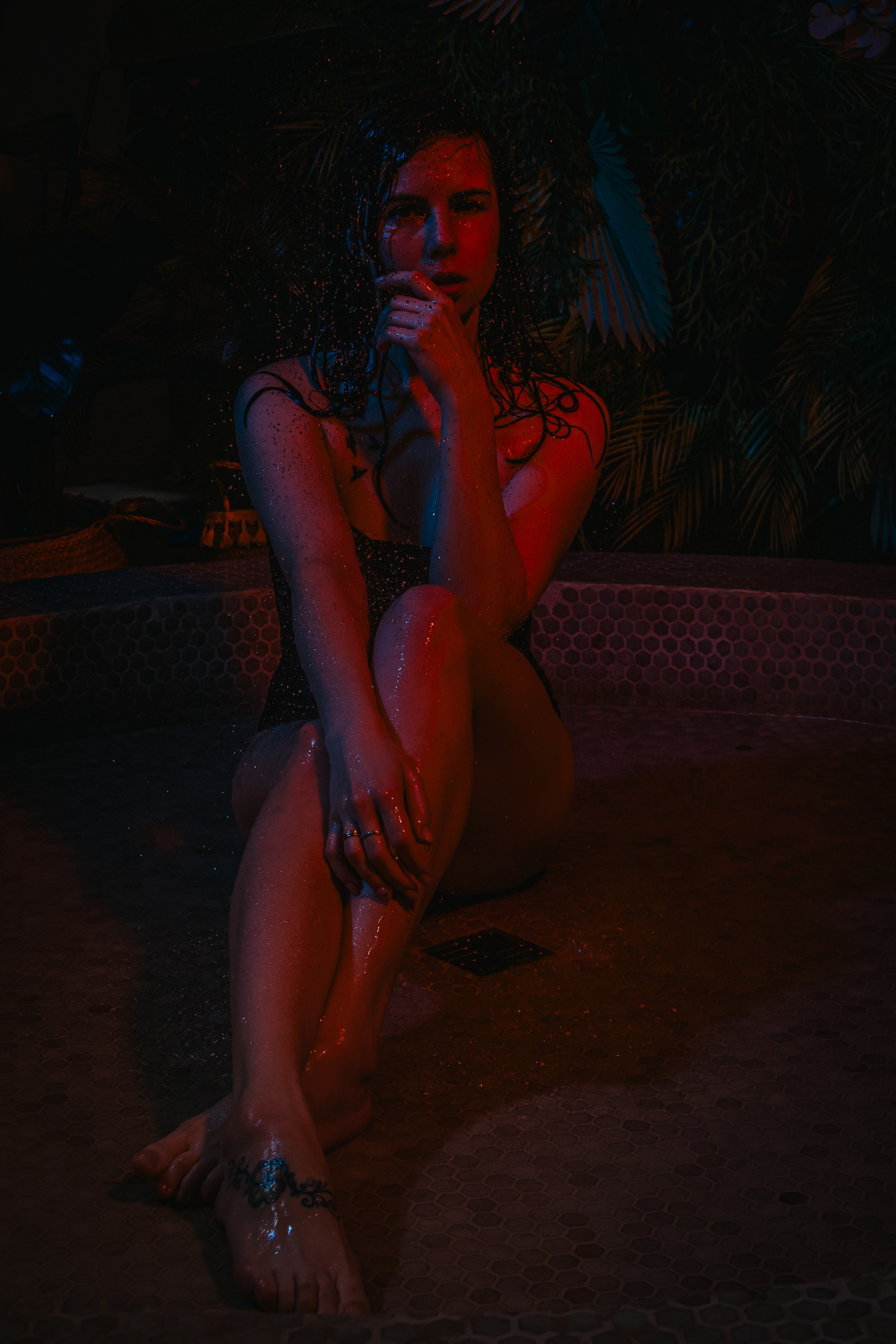 Индивидуальный портретный фотограф в СПб и Лен. обл. Фотосесия в душе с двойным светом.