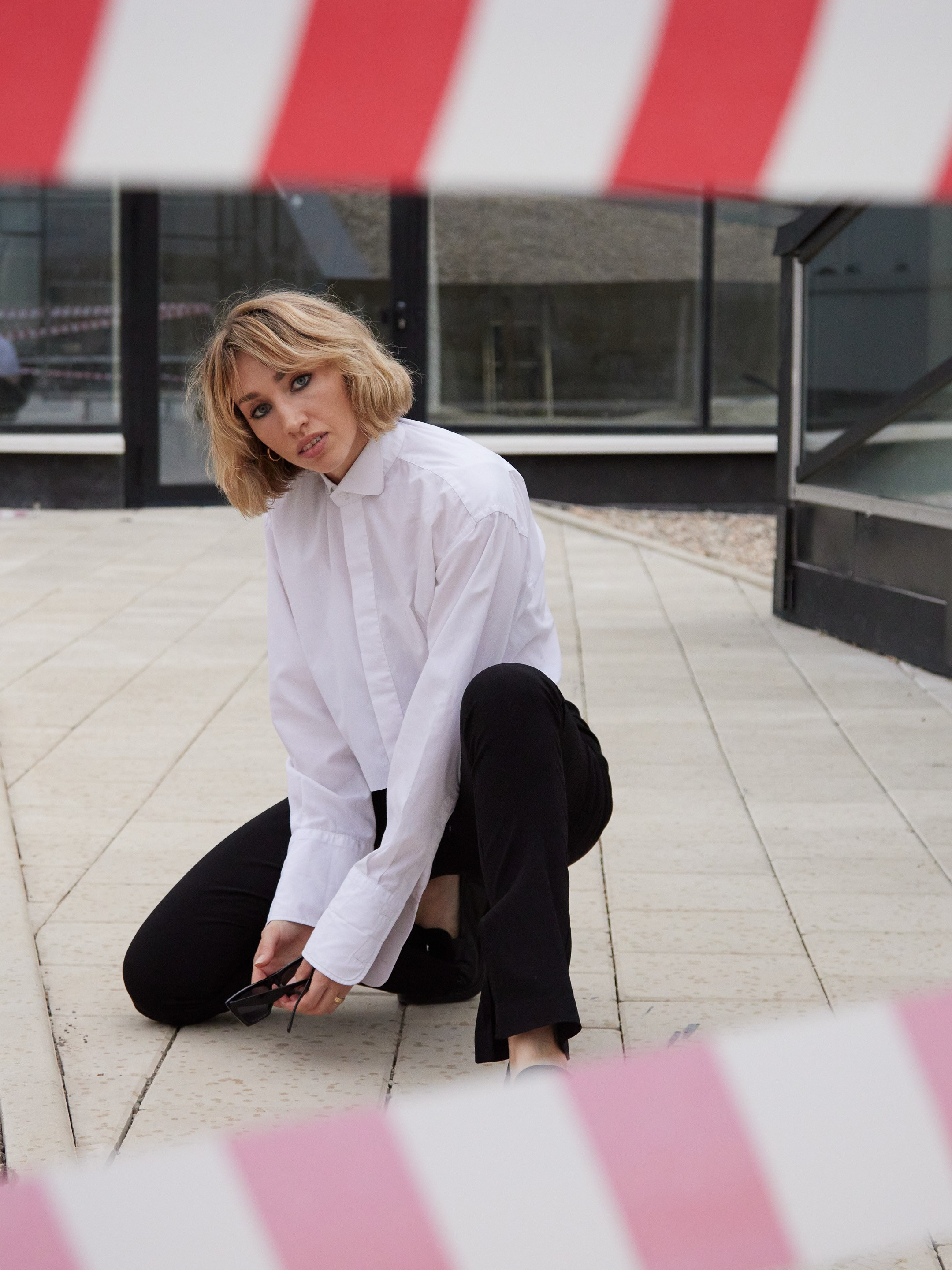 Location portrait of a young woman  - photographer Andrey Dunin