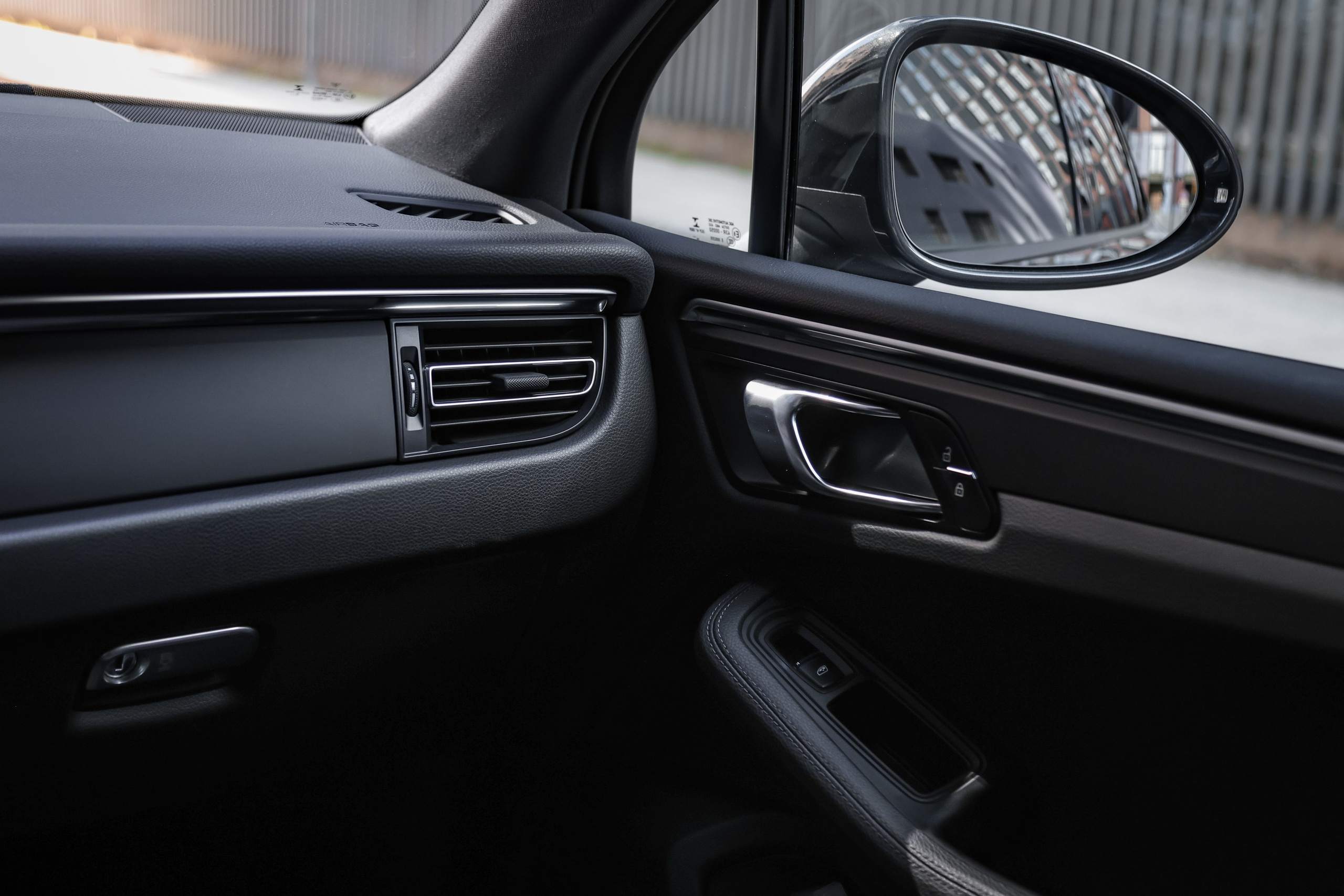 2020 PORSCHE MACAN. Mixturecaptures