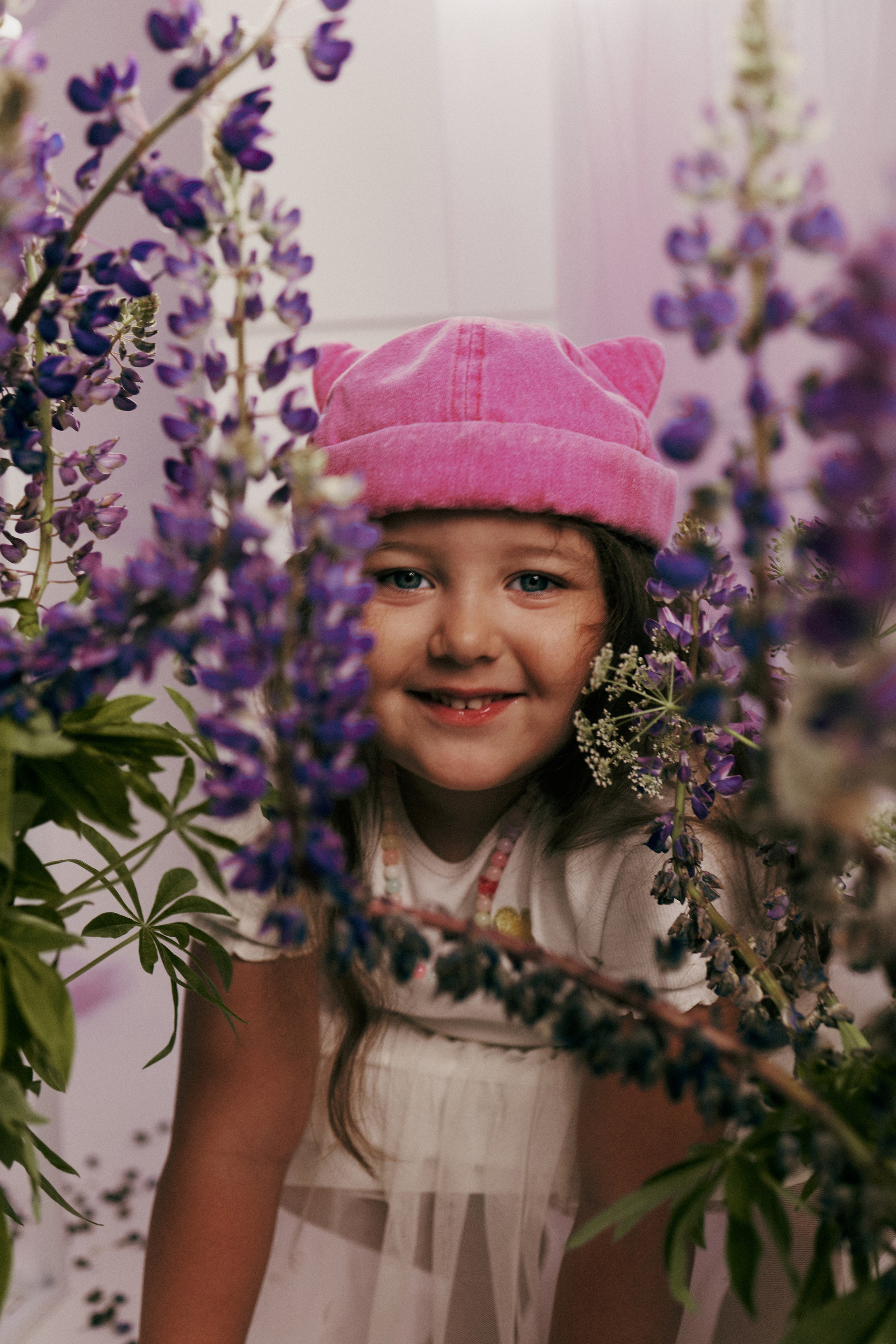 Валерия и Дарина в люпинах. Фотограф в Кирове и Кирово-Чепецке Валерия Шиляева