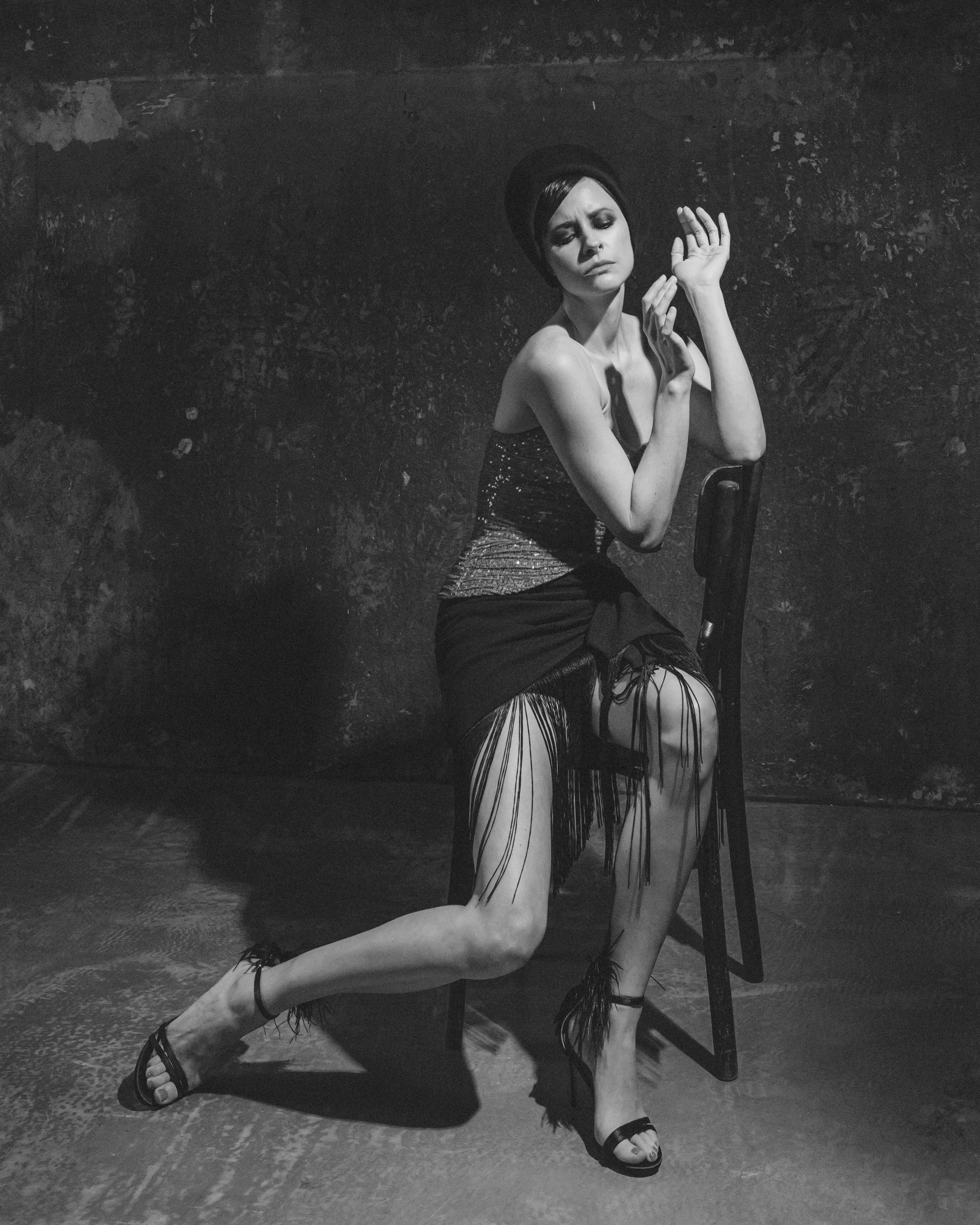 Позирование сидя. Профессиональный фотограф в Москве