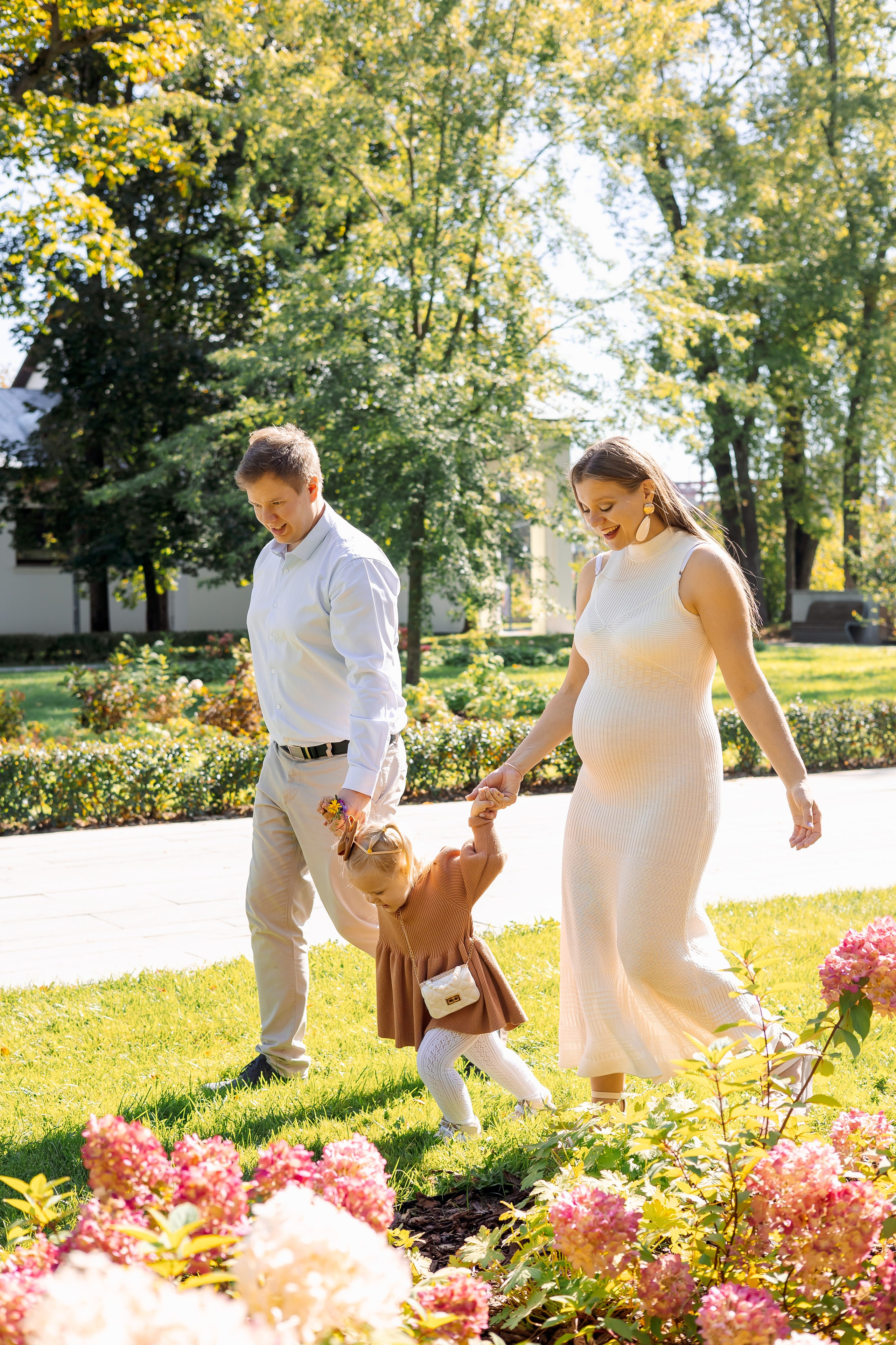 Семья на прогулке