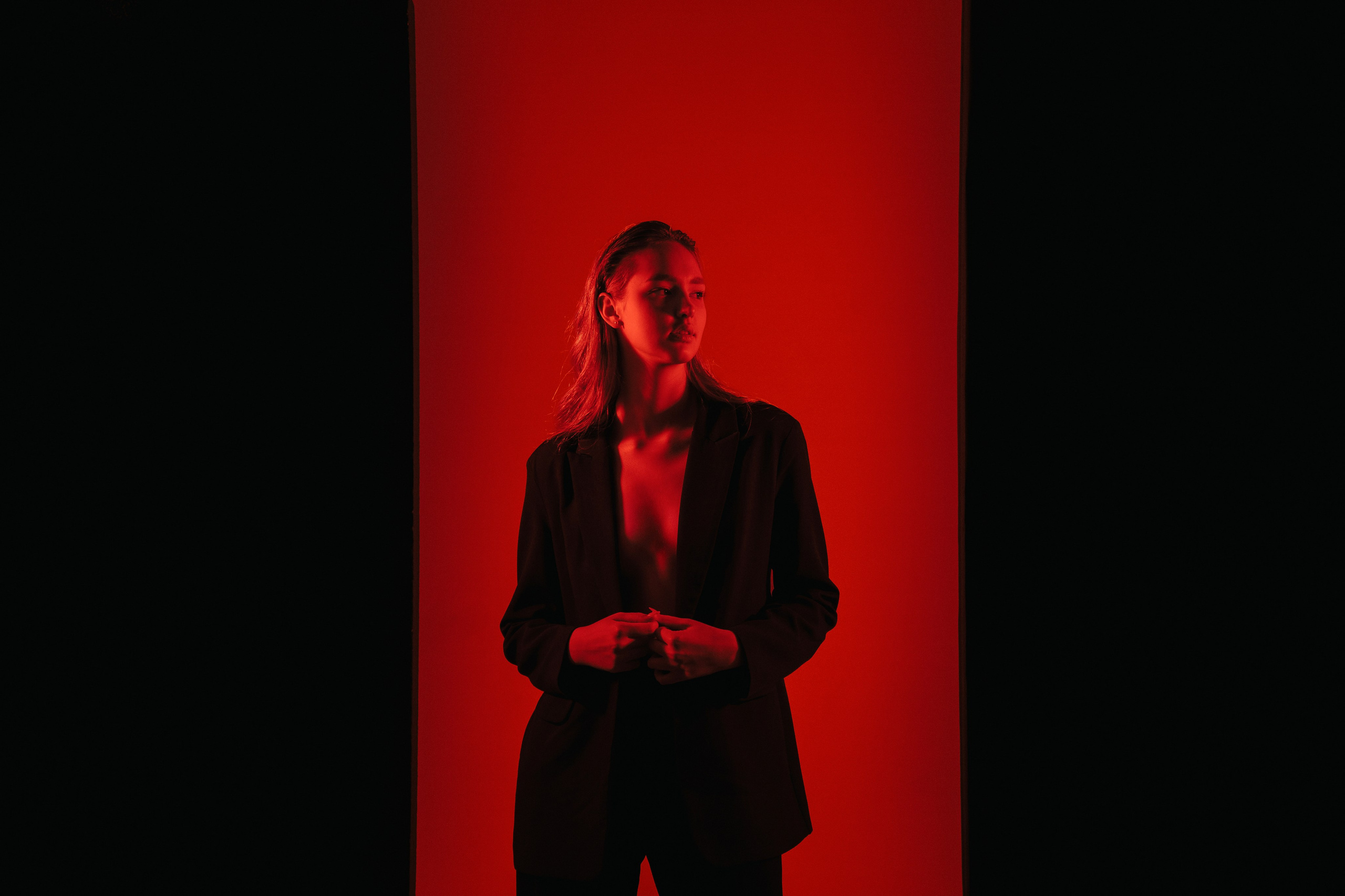 Вика в красном. Паша Страхов — фотограф