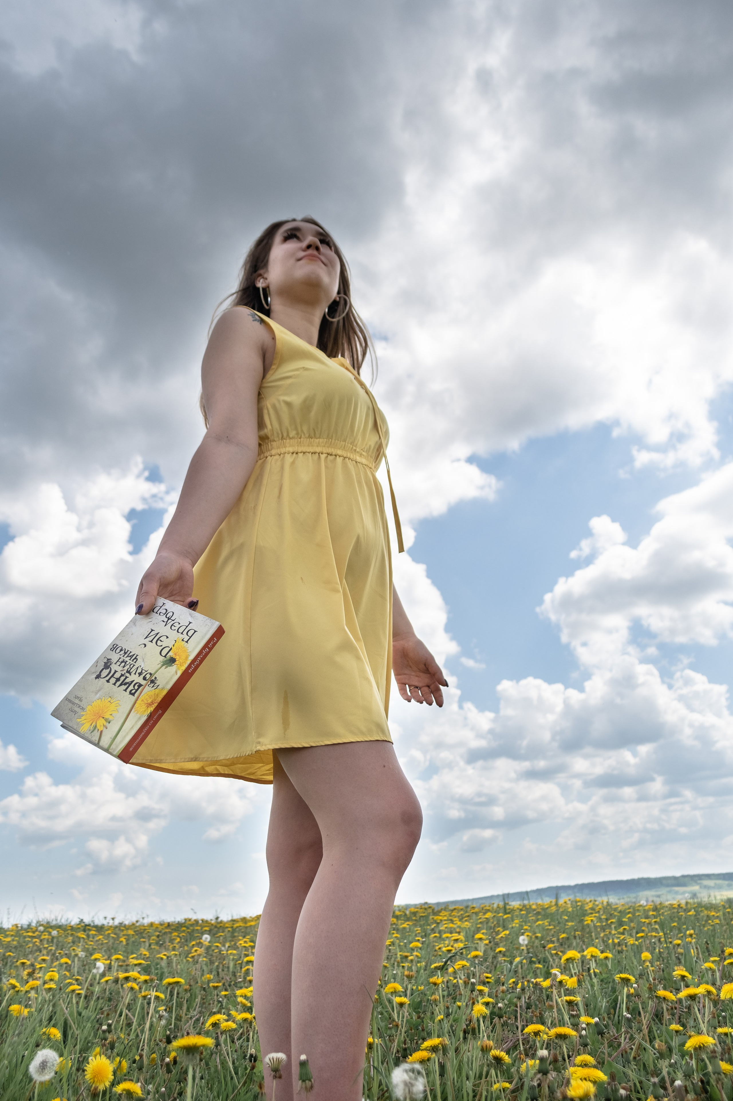 Девушка в одуванчиках. Григорий Карпов, портретный фотограф в городе Перми