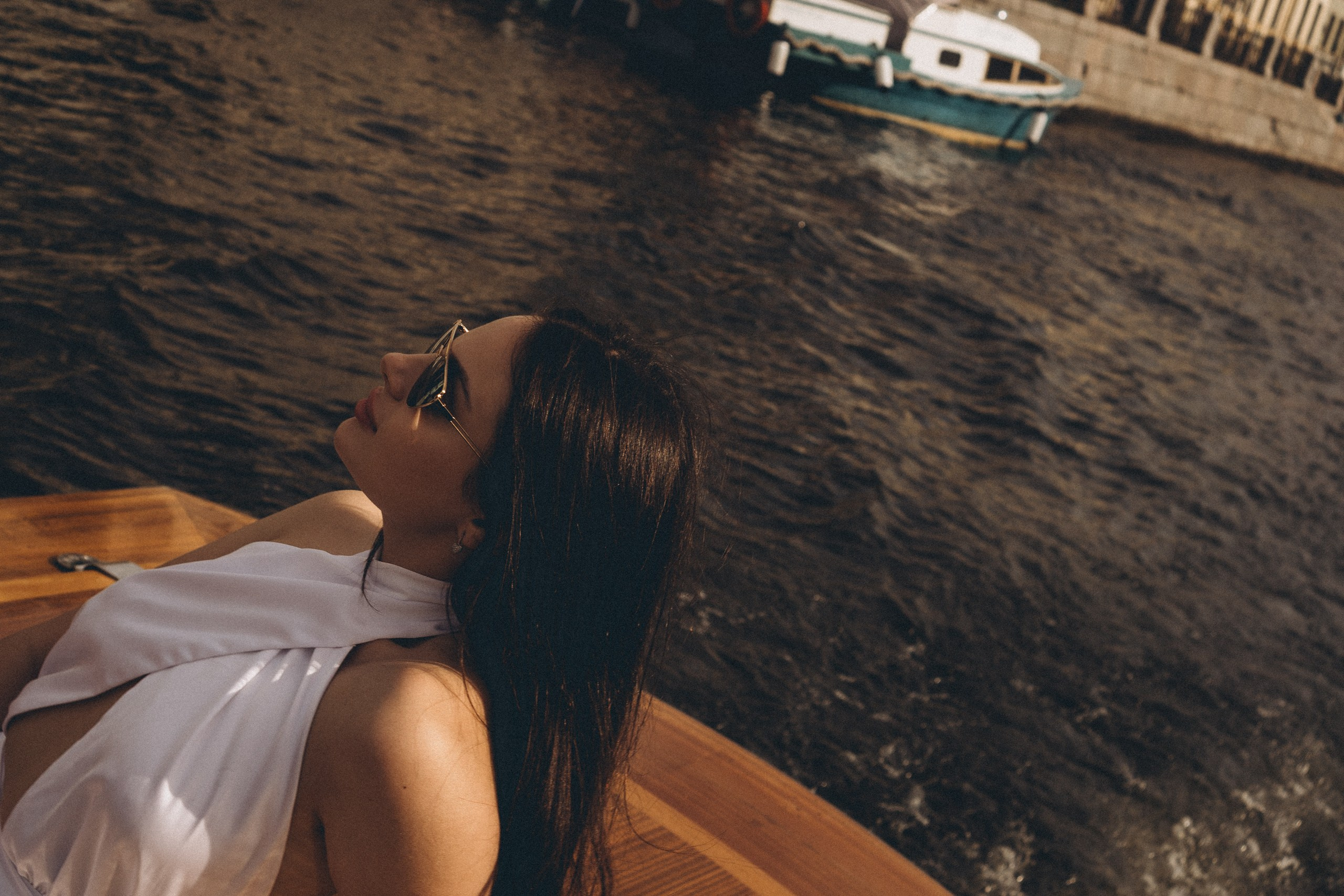 СВАДЕНБНАЯ СЬЕМКА НА КАТЕРЕ ПО КАНАЛАМ САНКТ-ПЕТЕРБУРГА И В АКВАТОРИИ НЕВЫ. Профессиональный фотограф, Санкт-Петербург — Виктория Богомолова