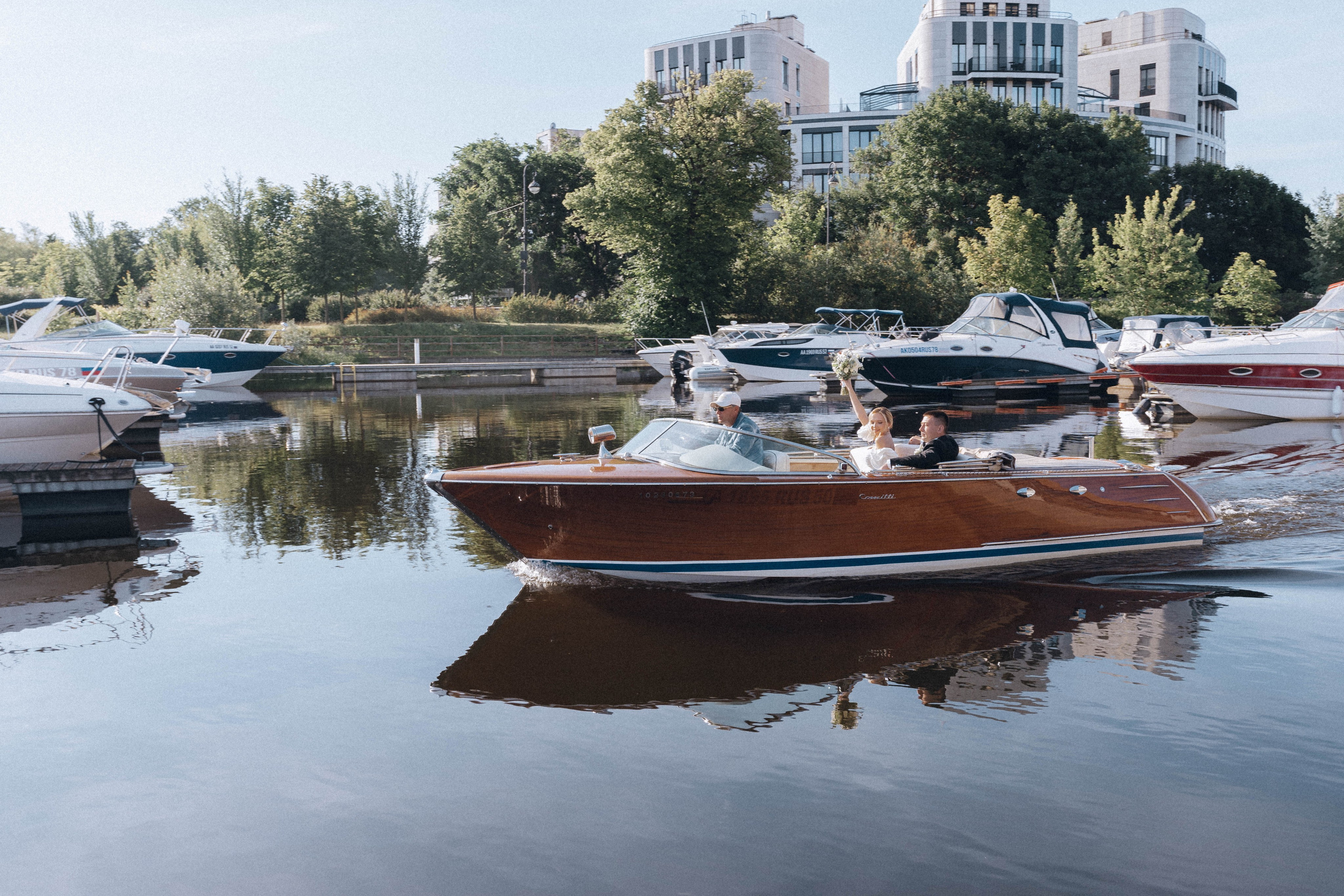СВАДЕНБНАЯ СЬЕМКА НА КАТЕРЕ ПО КАНАЛАМ САНКТ-ПЕТЕРБУРГА И В АКВАТОРИИ НЕВЫ. Профессиональный фотограф, Санкт-Петербург — Виктория Богомолова