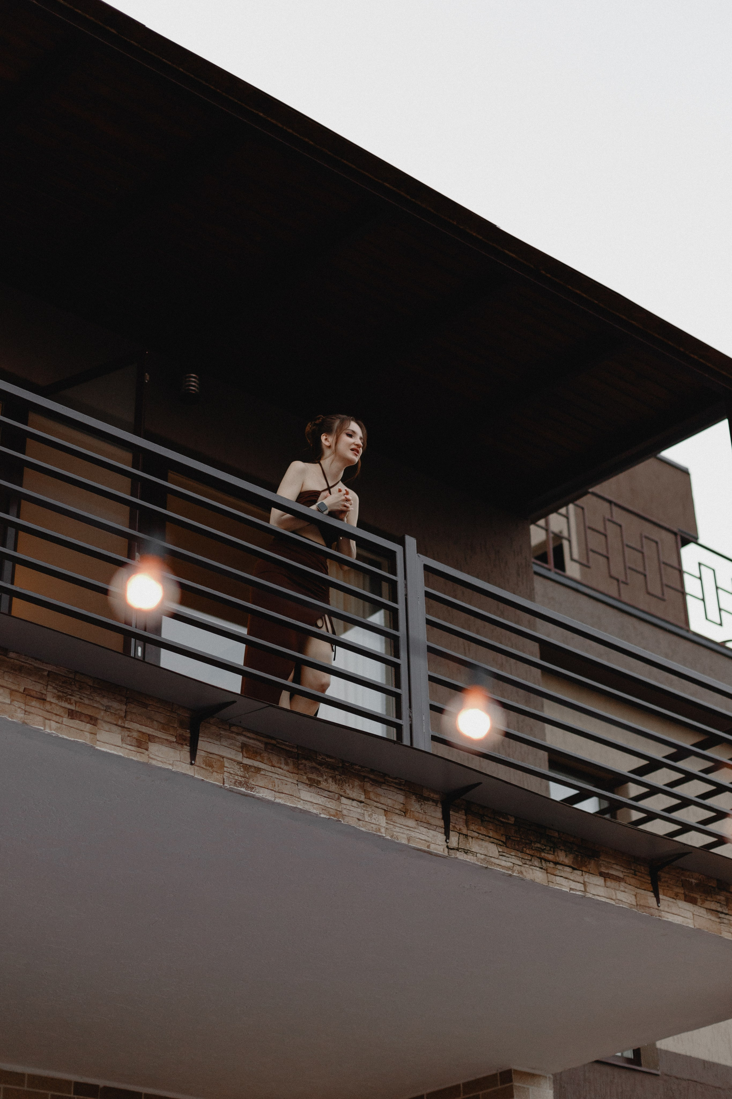 Фотосессия вечеринки у бассейна с видом на горы. Свадебный, репортажный и портретный фотограф Сочи, Краснодар. Александра Зайцева