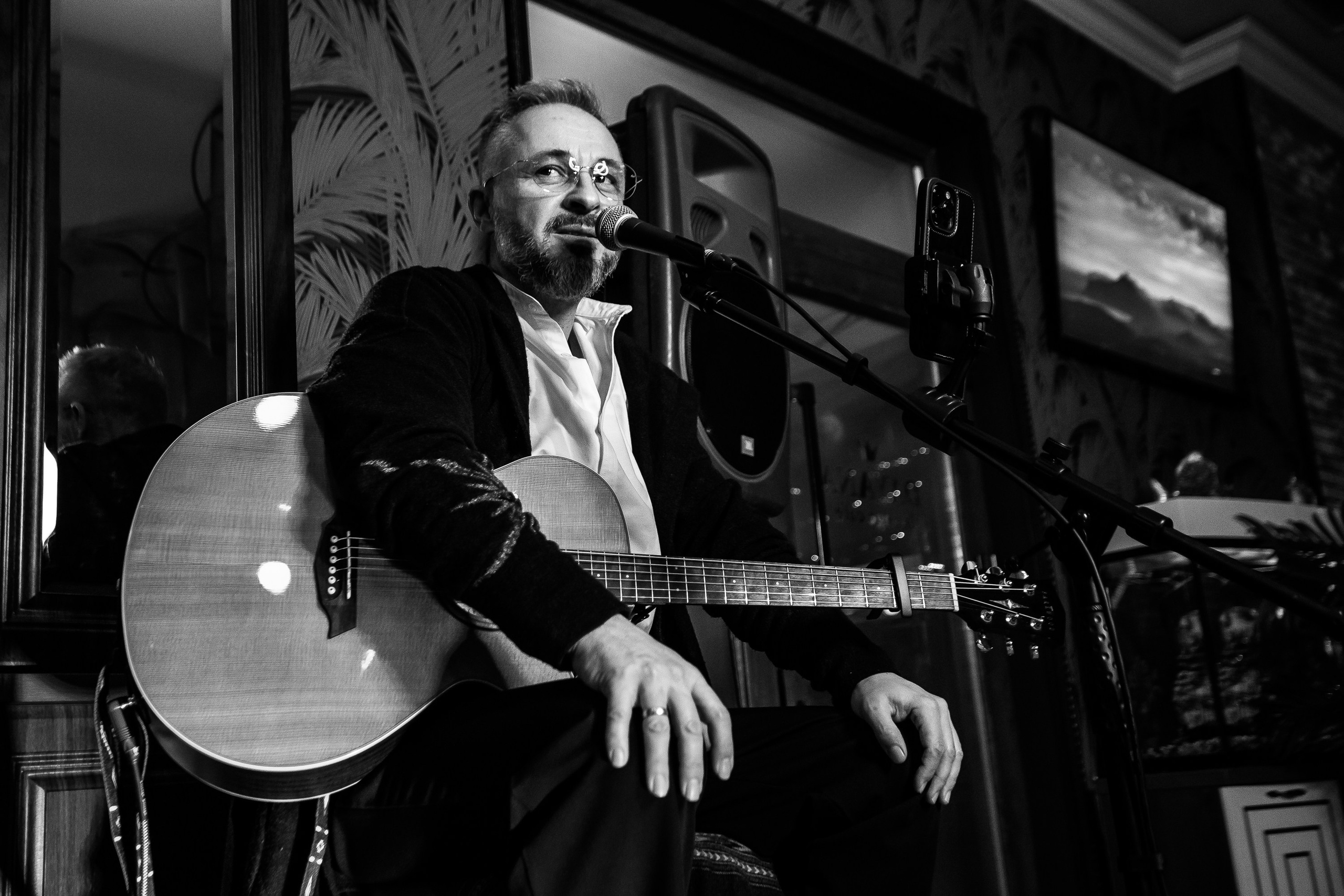 Музыкальные вечера. Квартирник. Александр Конецкий_Чистые пруды_Симферополь_16.02.2025. Аминов Руслан | Фотограф