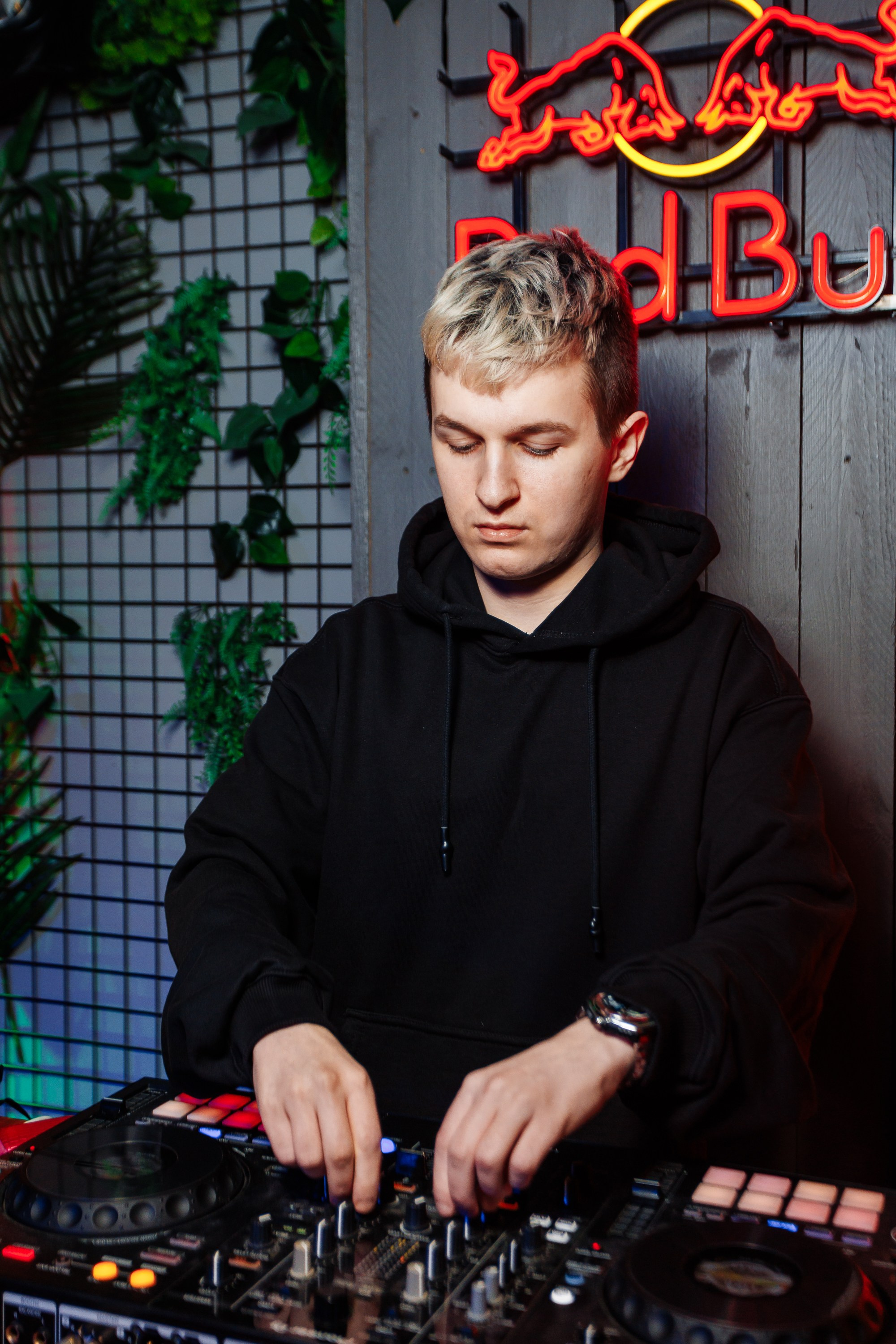 «Dj Aversum / Mc Archi"_Tortuga_Симферополь_5.04.2025. Аминов Руслан | Фотограф