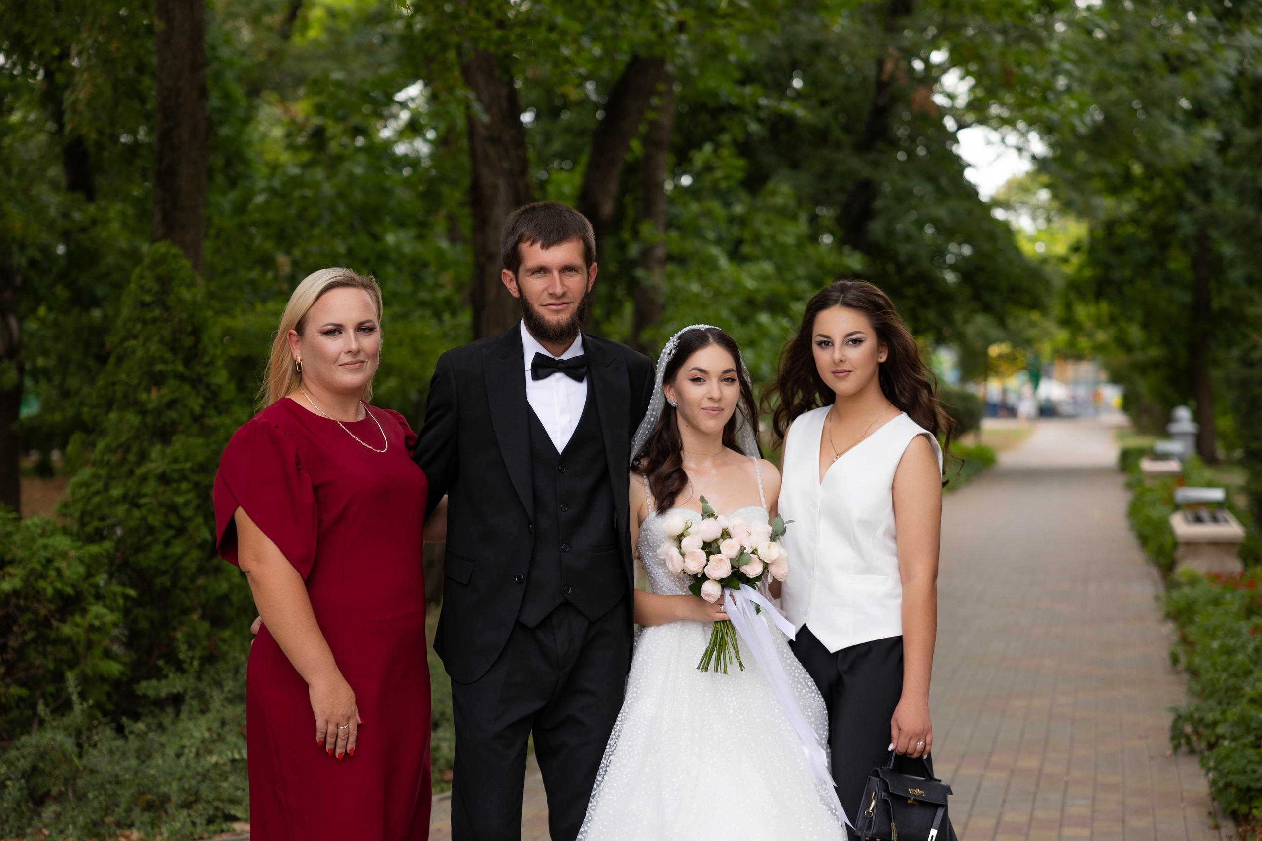 Милана и. Видеосьемка, фотосьемка свадеб, юбилеев, утренников в Краснодарском кр