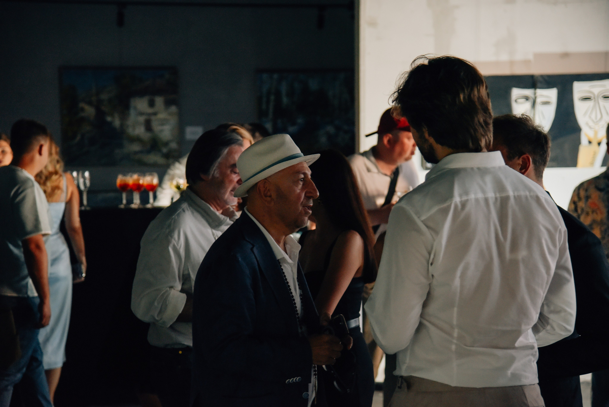 Александр Дильбази Игра взглядов в гранатовом саду. Фотограф Лола Волна, город Москва