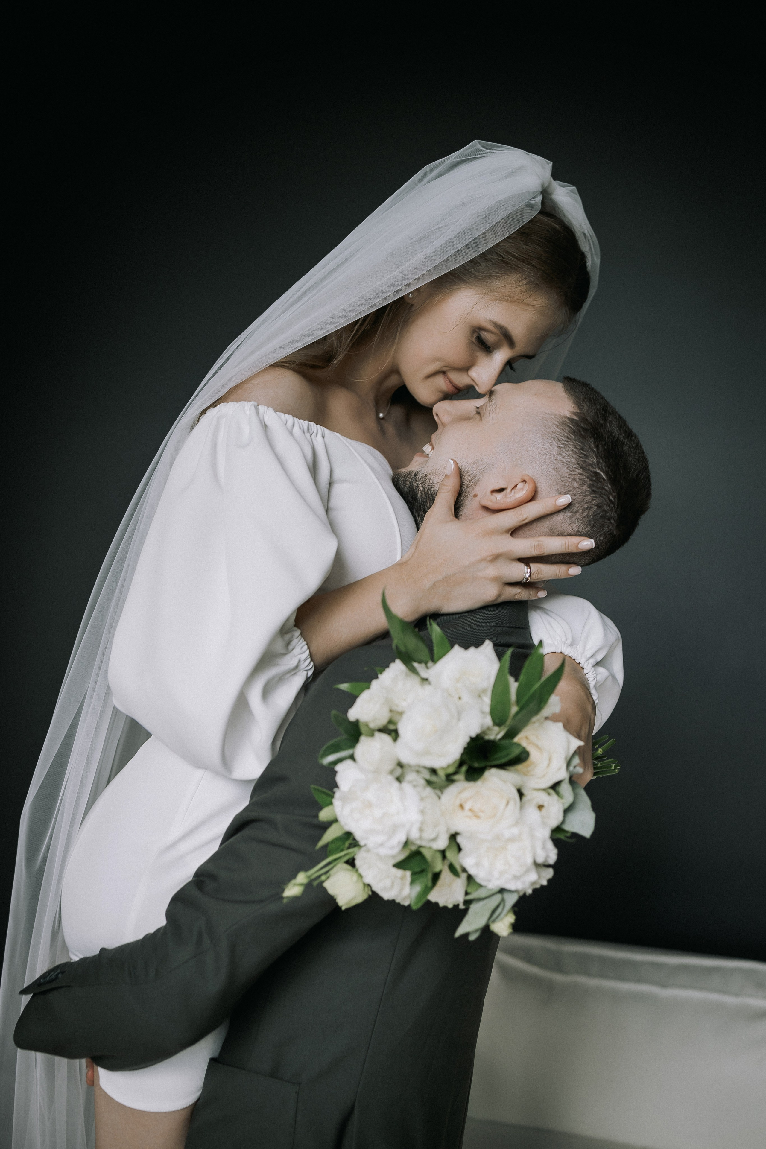 Свадебная прогулка. Эвелина и Дмитрий. Свадебная фотография. Арина Рубах