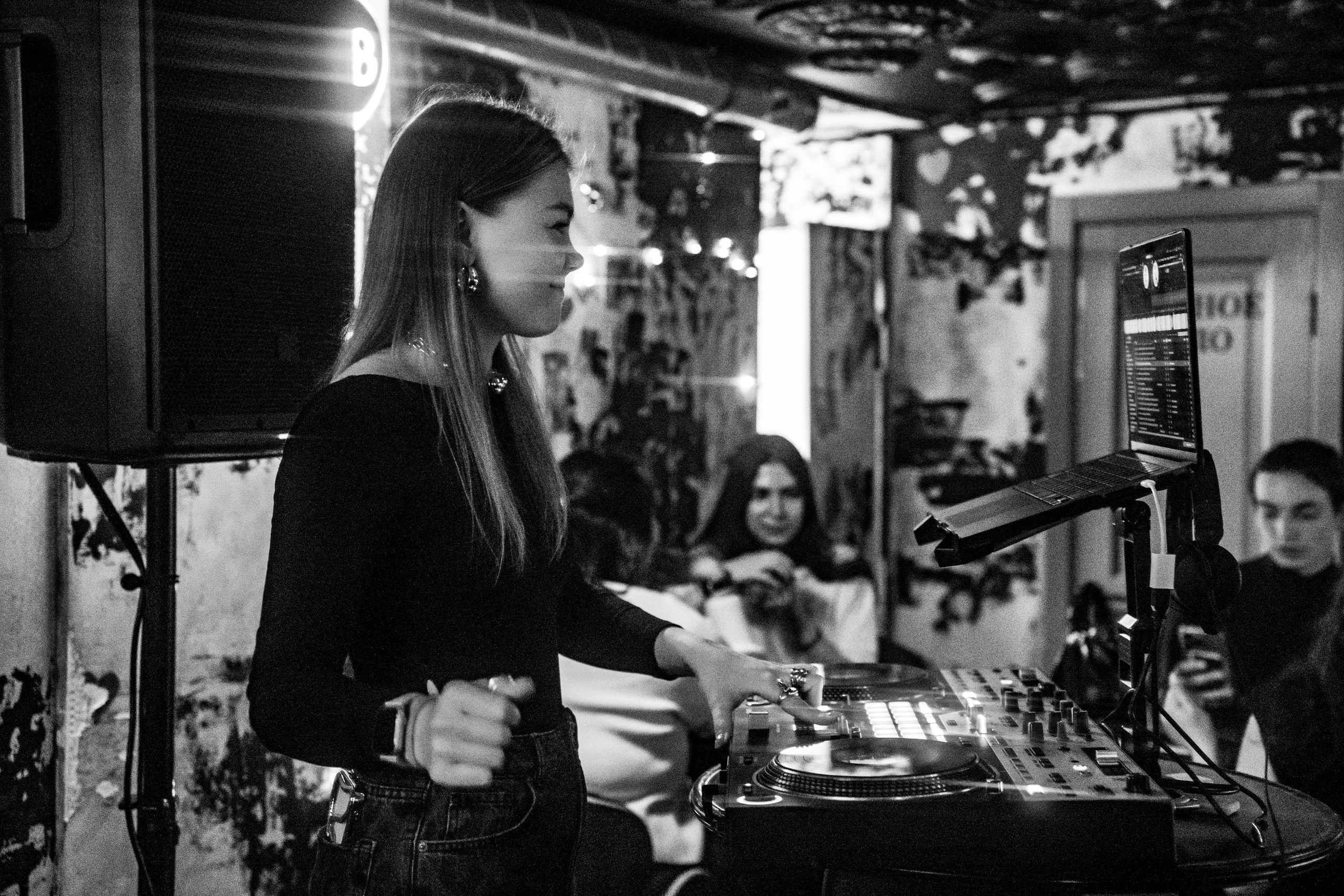 Из Сибири с любовью. Бар разбитых сердец. Концертный и репортажный фотограф в Санкт-Петербурге Слава Пахомов