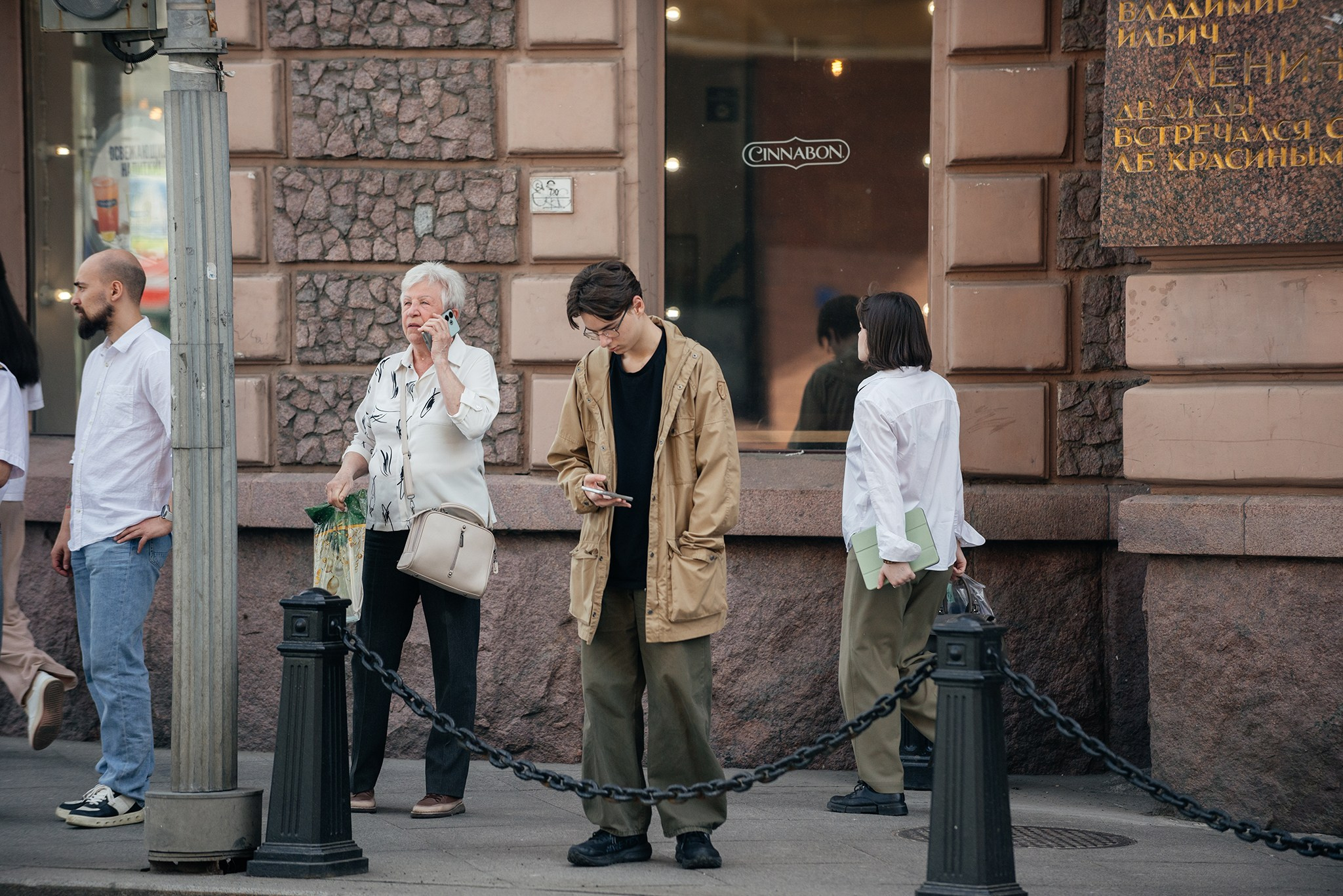Уличная съёмка. Петроградка. Май 26. Репортажный фотограф в Санкт-Петербурге Анастасия Клёпова