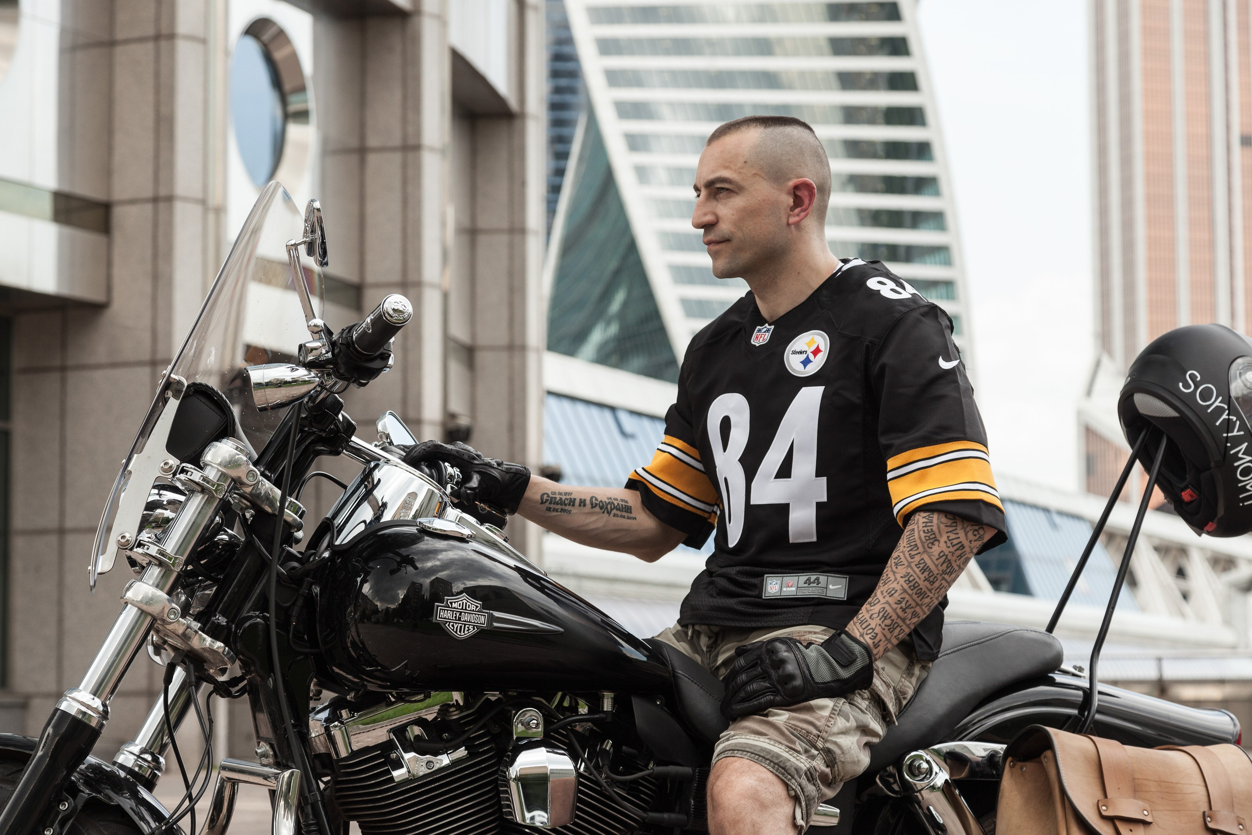 Location portrait of a biker on a Harley Davidson motorcycle in city landscape - photographer Andrey Dunin