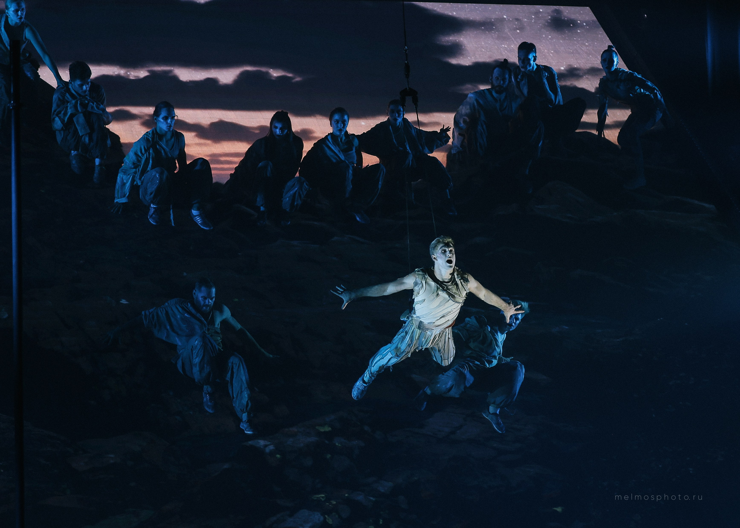 АНТИГРАВИТАЦИЯ. Репортажный, архитектурный, театральный и файн-арт фотограф Лена Мельникова в Москве