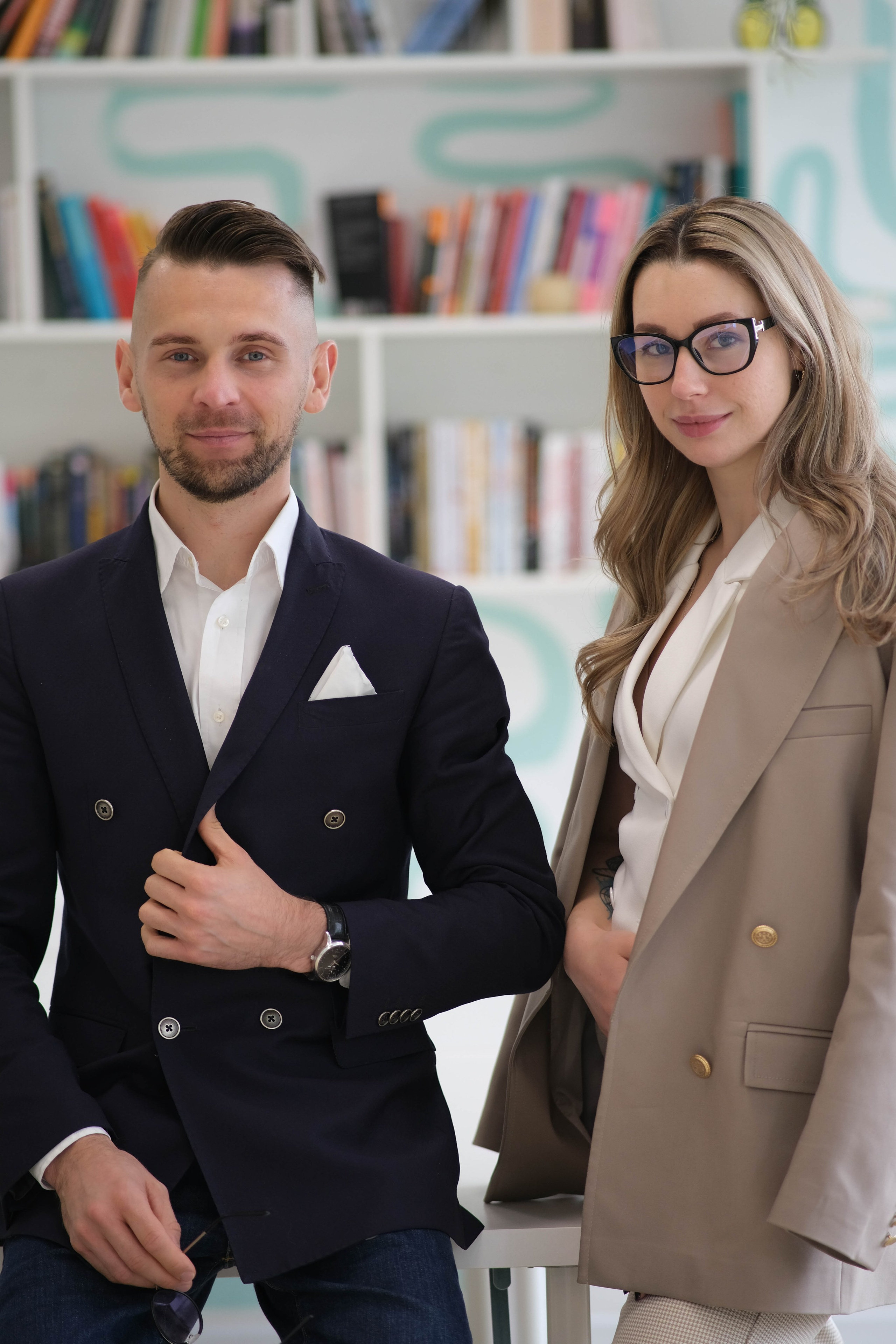 Съемка на визитки сотрудников агенства недвижимости + лайф фото. Главная