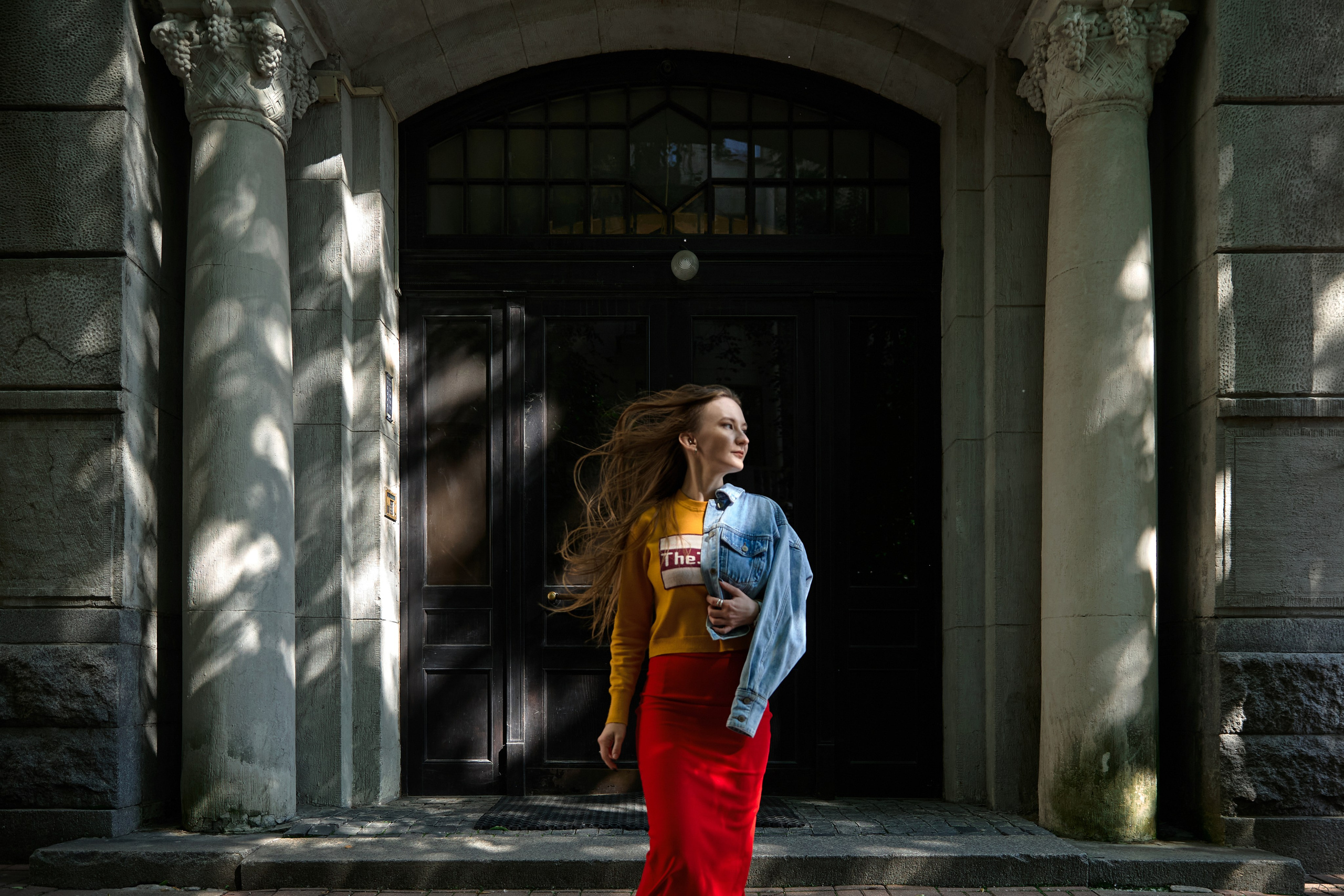 фотосессия во дворах Петроградки в стиле ренессанса 