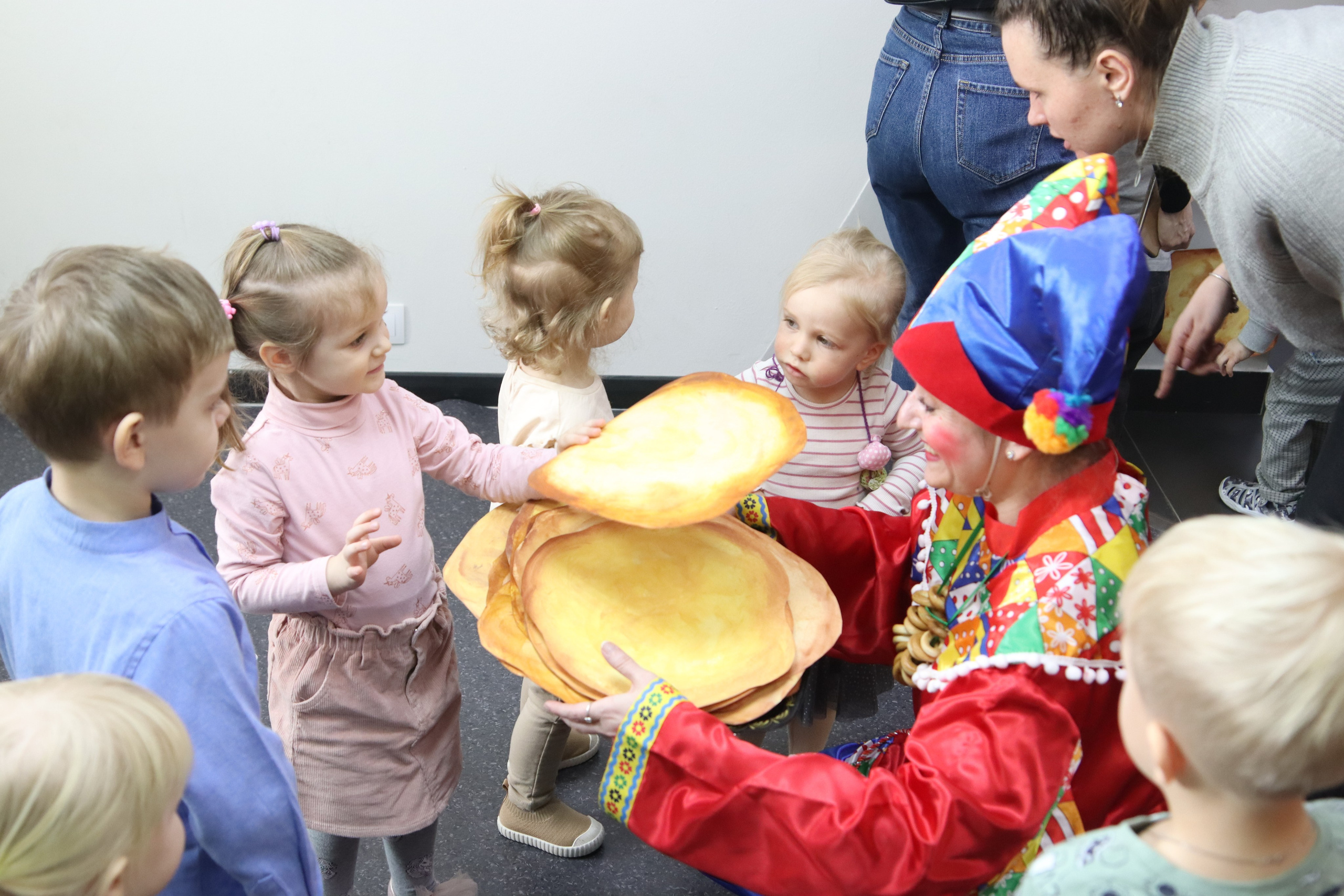 Масленица для малышей в «Зелёной груше». Репортажный фотограф в Москве и Зеленограде Karina-vozd