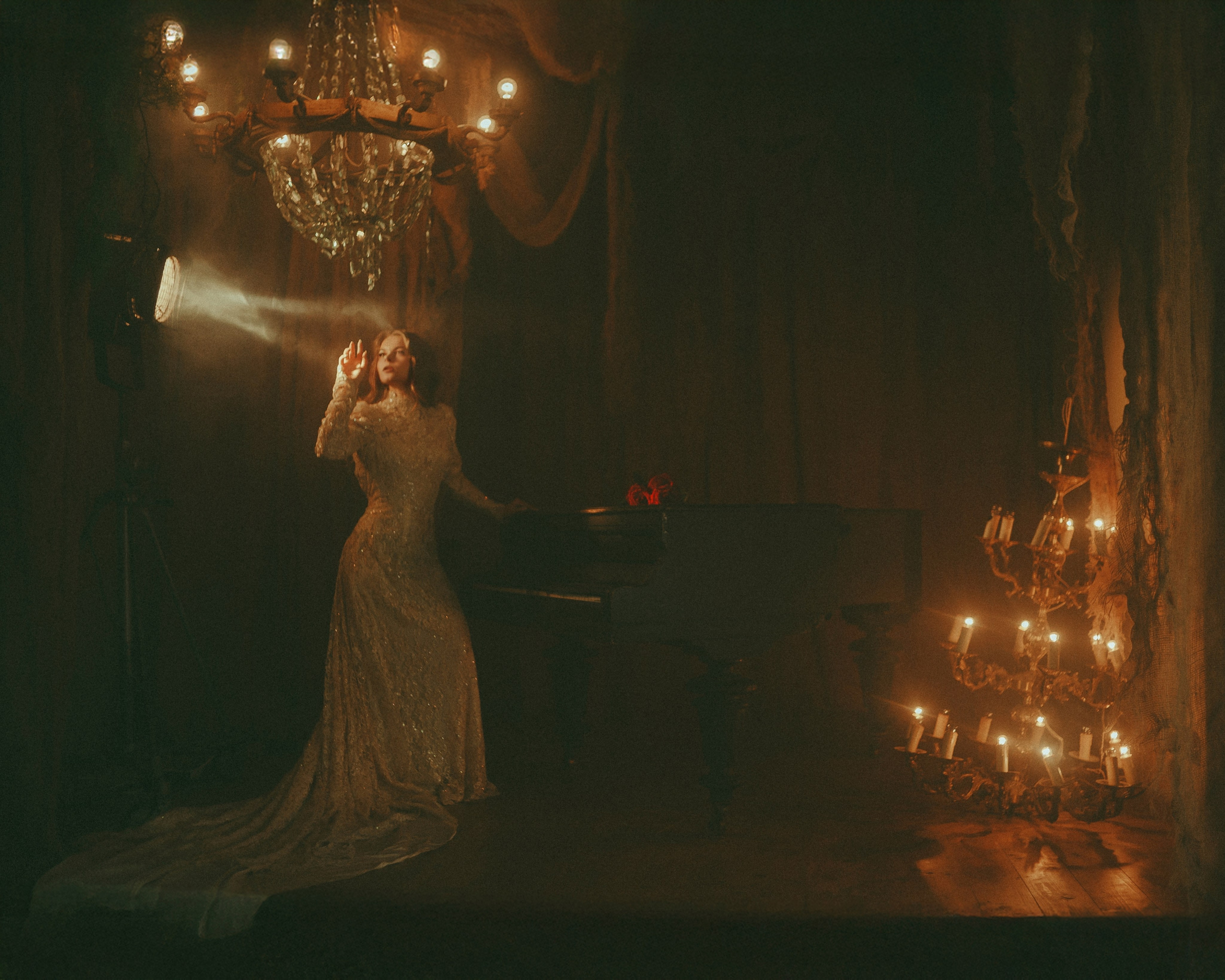 Москва. Заброшкнный театр. Алина. Фотограф Брянск