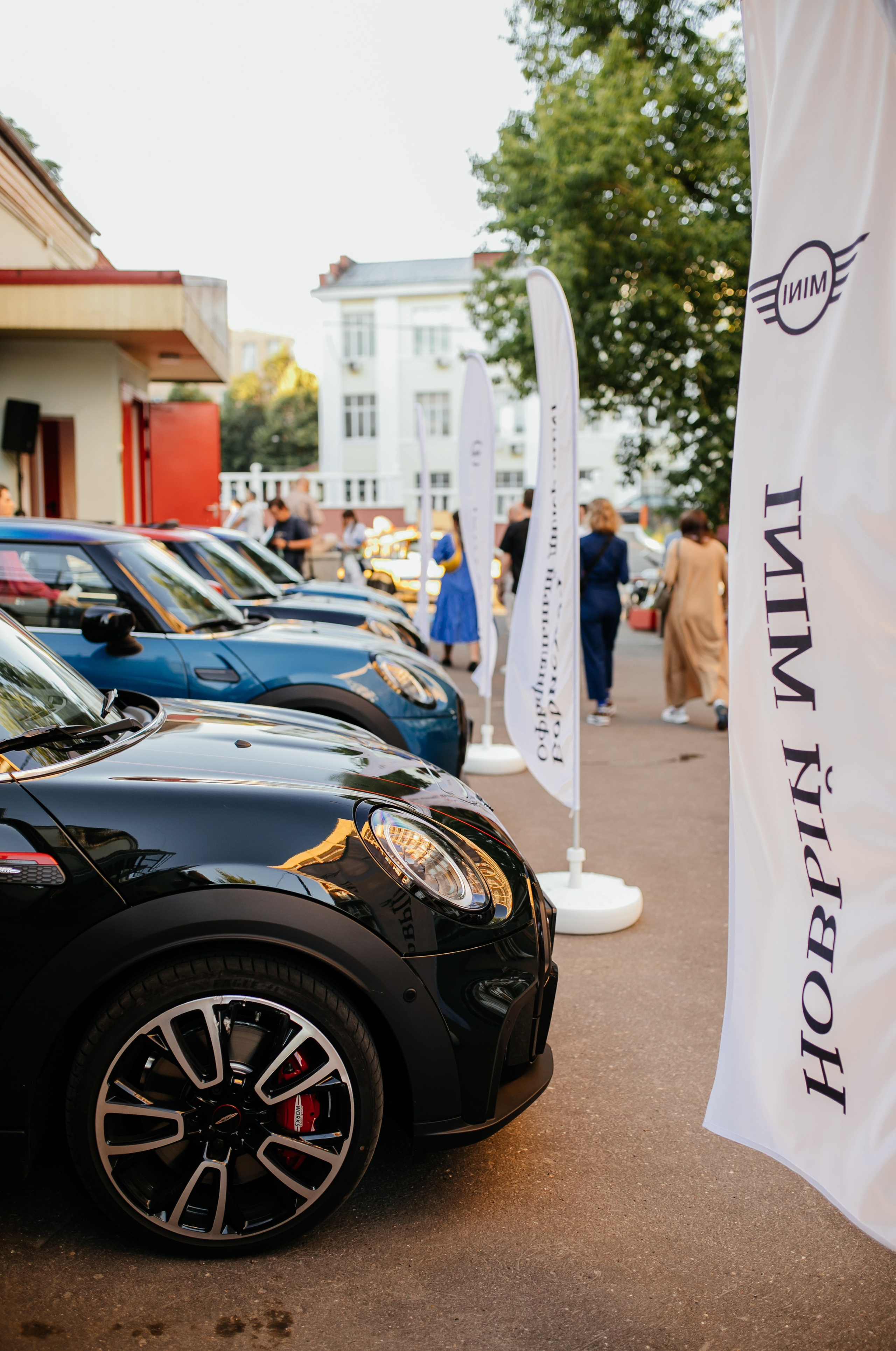 New MINI Cooper в Гоголь Центре. Репортажный, event, концертный и backstage фотограф из Москвы Виталий Кривцов