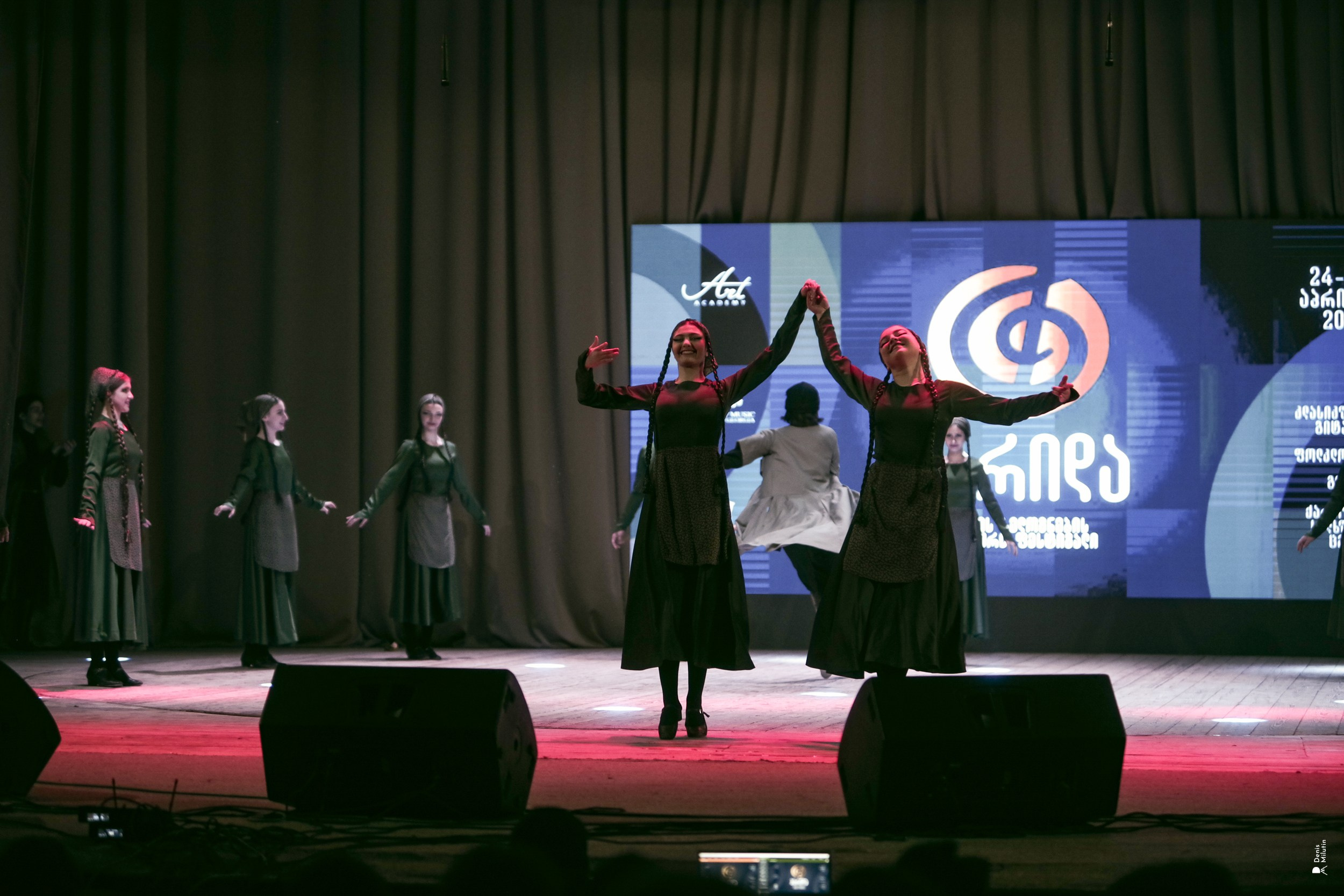 Танцы в Хоби. Портретный фотограф Денис Милютин