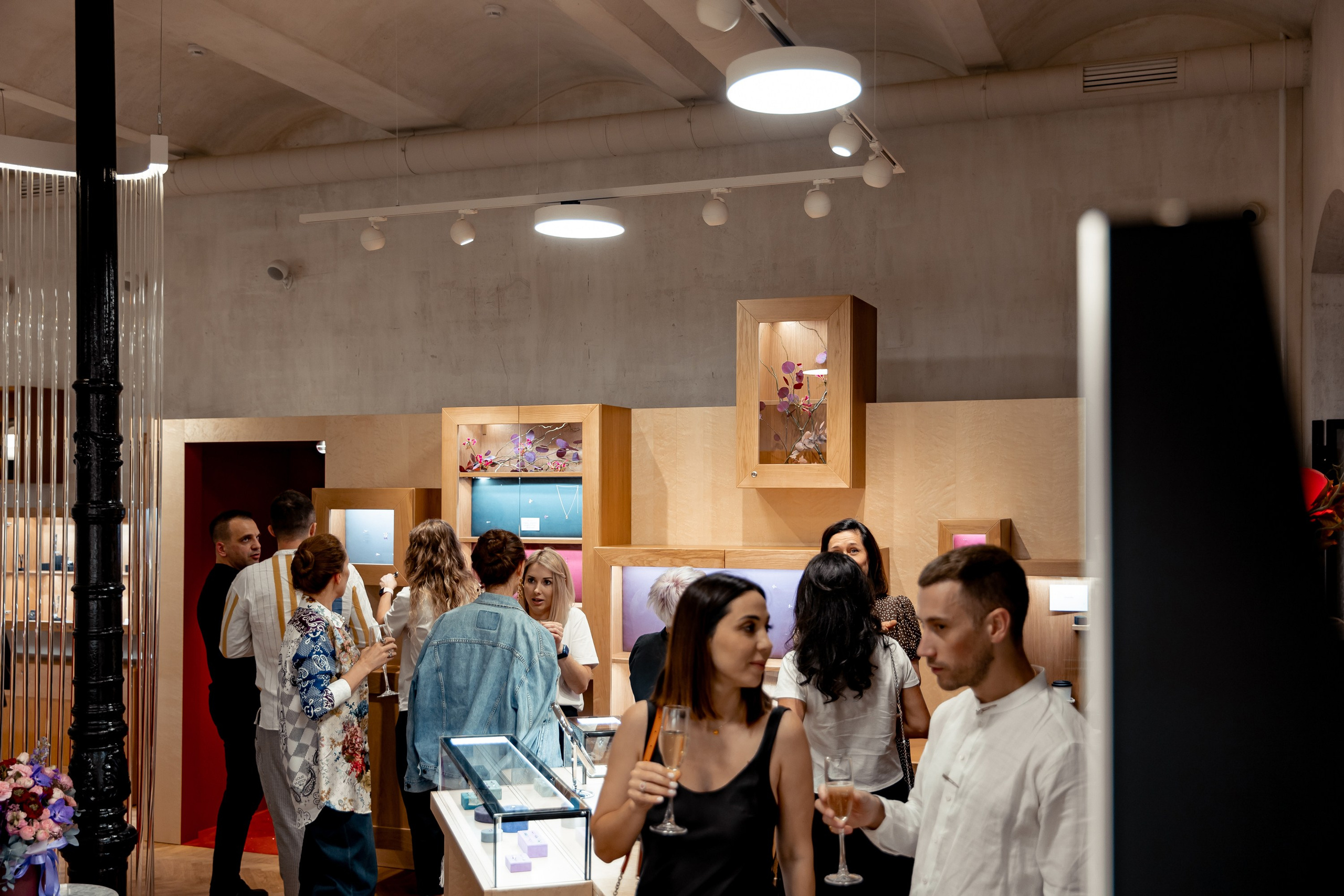 Презентация коллекции цветных драгоценностей в Le Noir. Главная