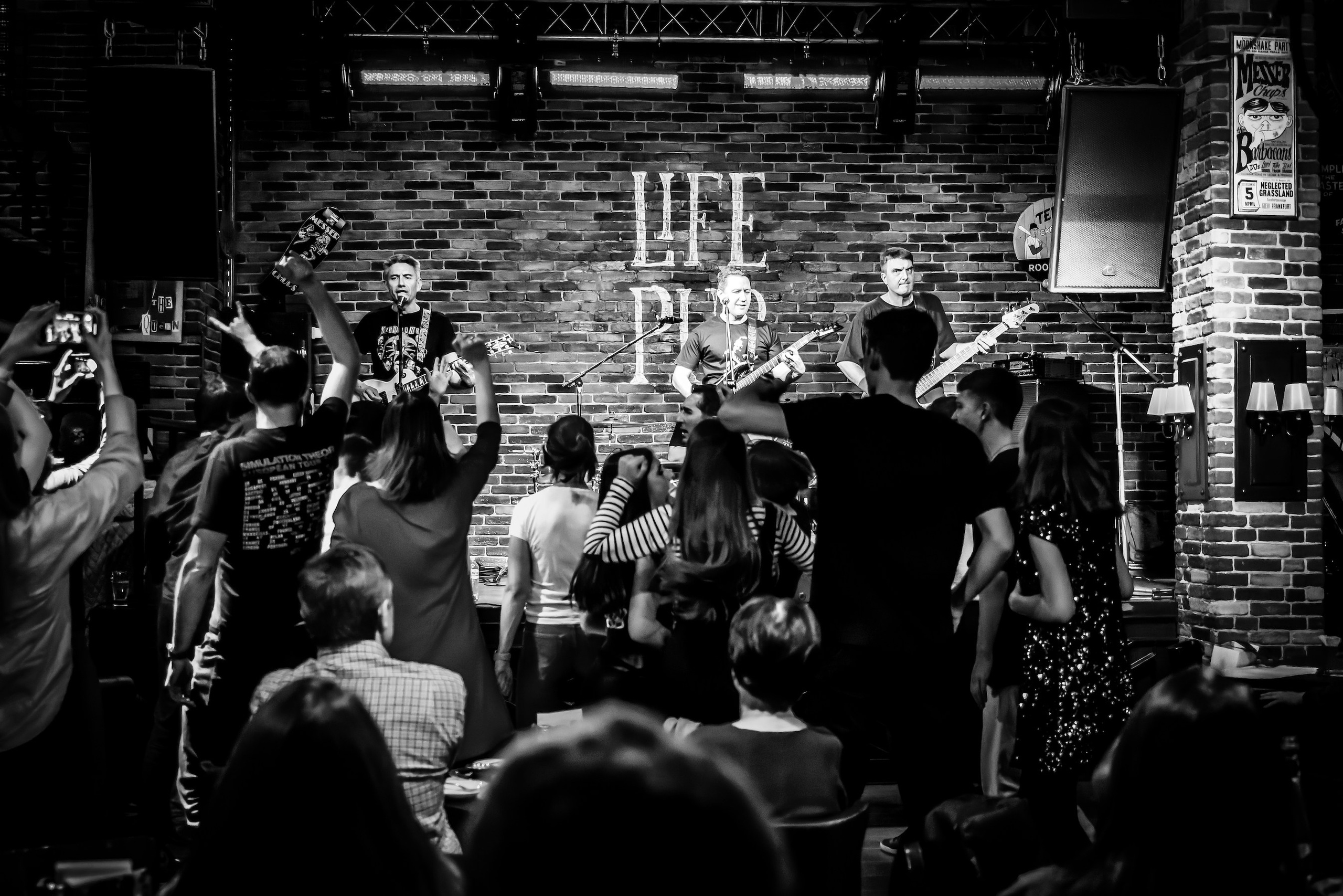 LifePub 29.03.2023. Московская кавер-группа BankBand