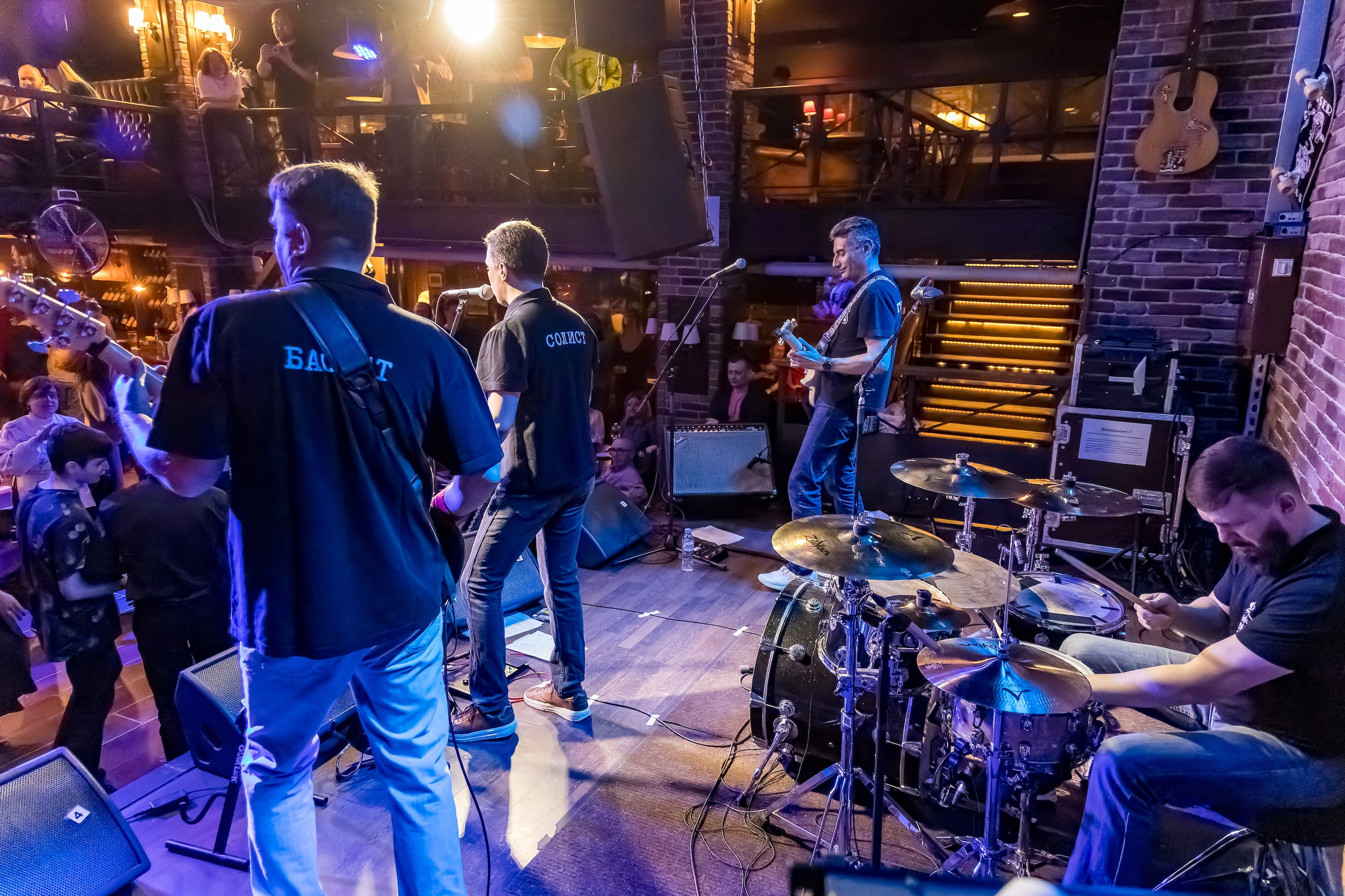 LifePub 29.03.2023. Московская кавер-группа BankBand