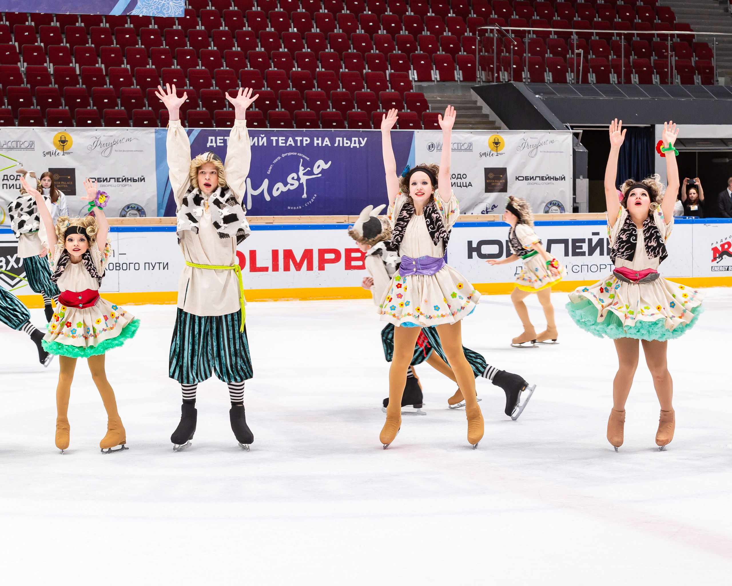 VII Ежегодный фестиваль массовых танцев на льду и фигурного катания «Петровский лёд» Санкт-Петербург. Репортажный фотограф в Москве