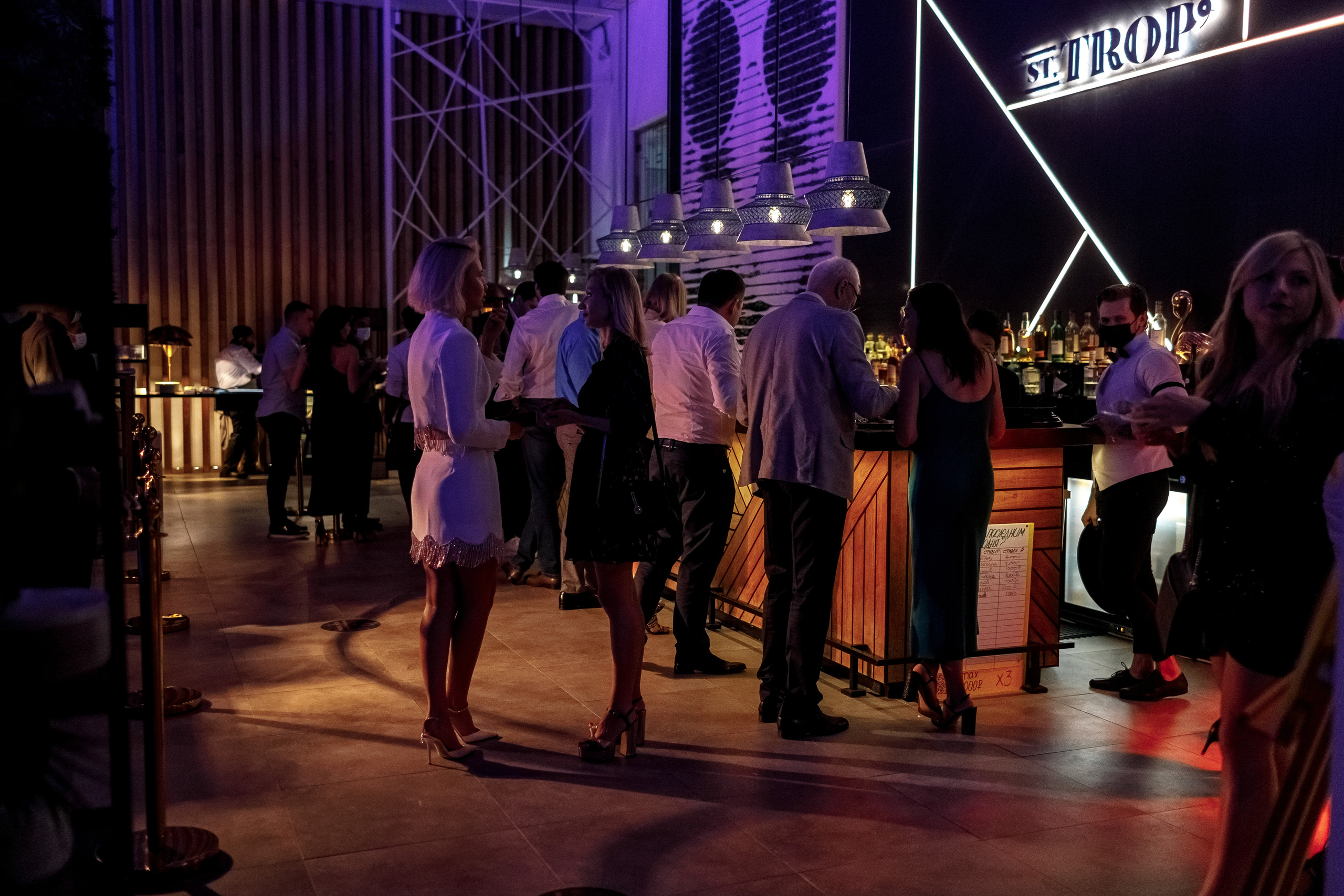 Ужин в st.TROP. Портретный фотограф в Санкт-Петербурге Саша Гореликова