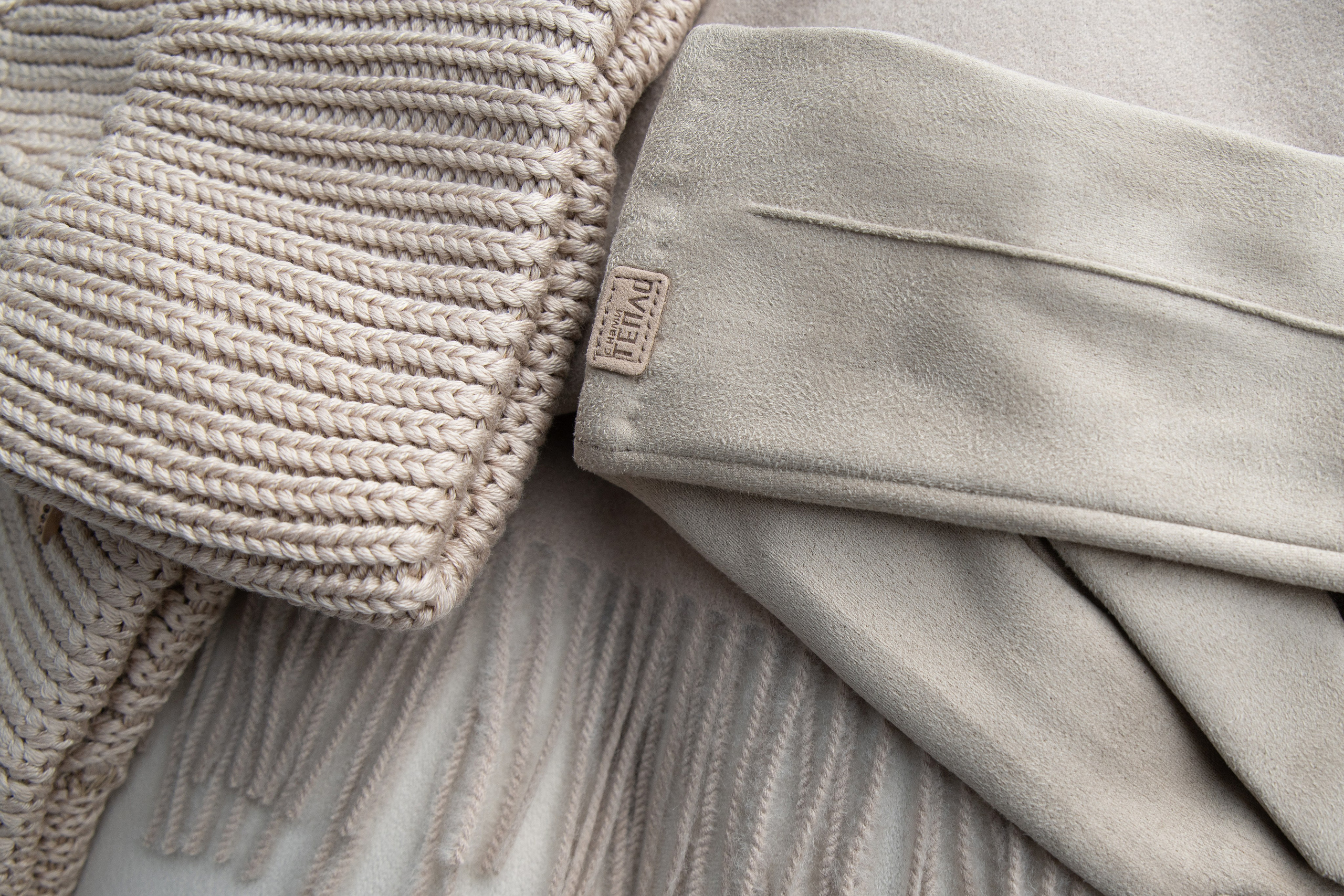 С нами тепло. Фотограф Ярмишко Дарья. Выпускные фотокниги