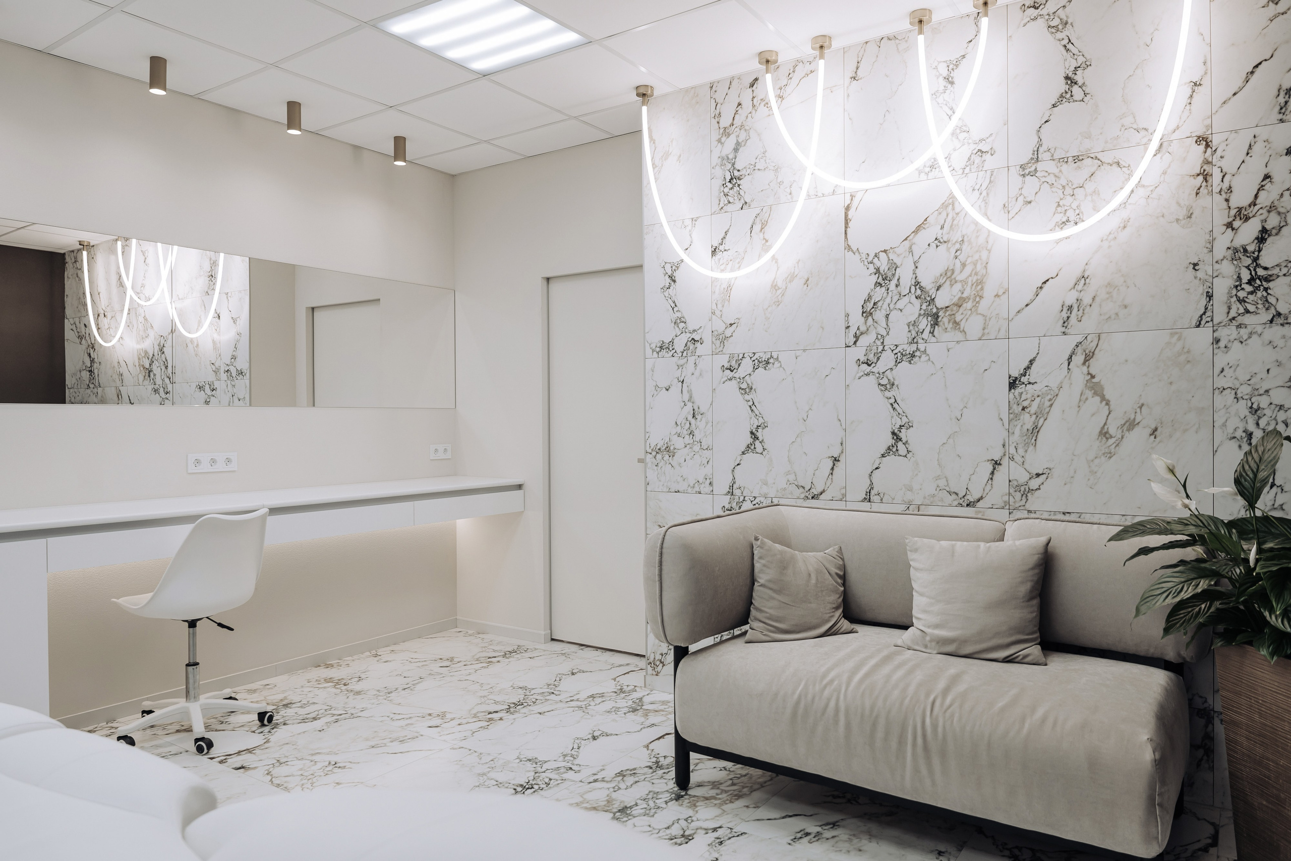 Дизайнер премиального интерьера Екатерина Левочкина (салон красоты и спорт клуб). Свадебный и семейный фотограф Волгоград