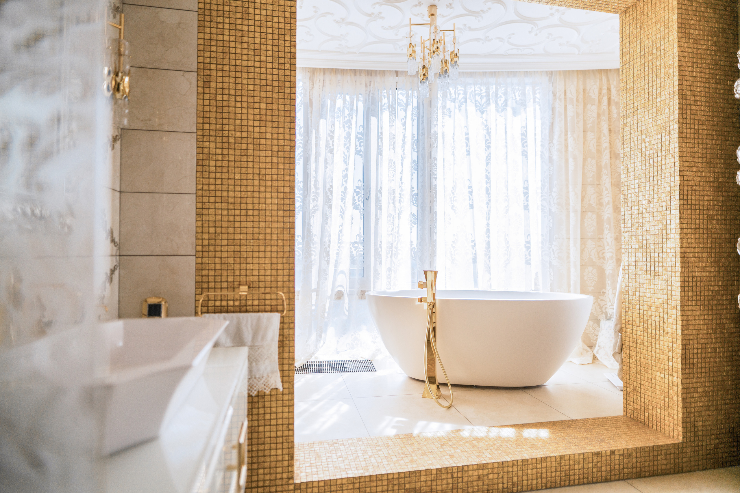 LH. Фотограф