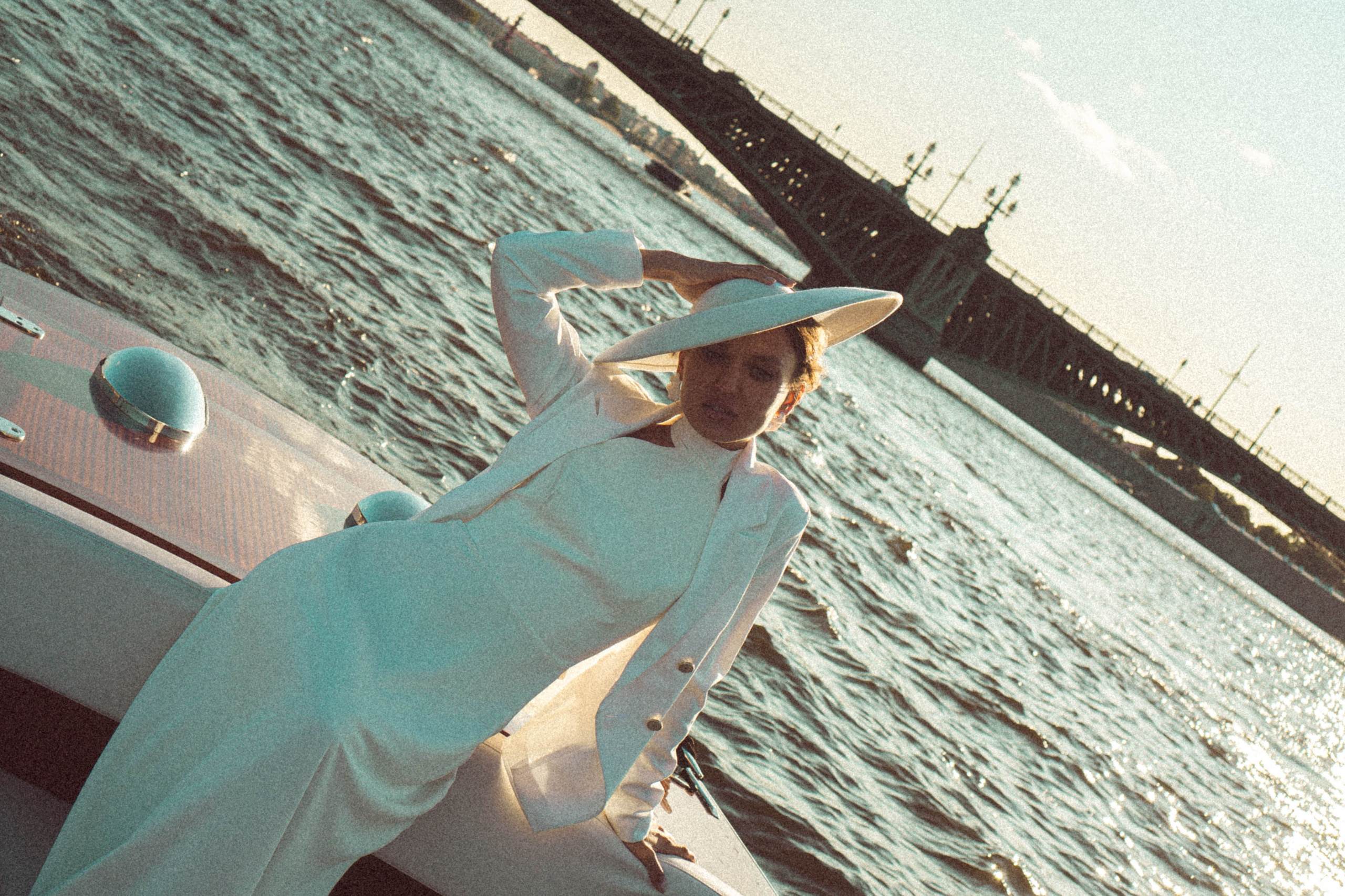 СВАДЕНБНАЯ СЬЕМКА НА КАТЕРЕ ПО КАНАЛАМ САНКТ-ПЕТЕРБУРГА И В АКВАТОРИИ НЕВЫ. Профессиональный фотограф, Санкт-Петербург — Виктория Богомолова