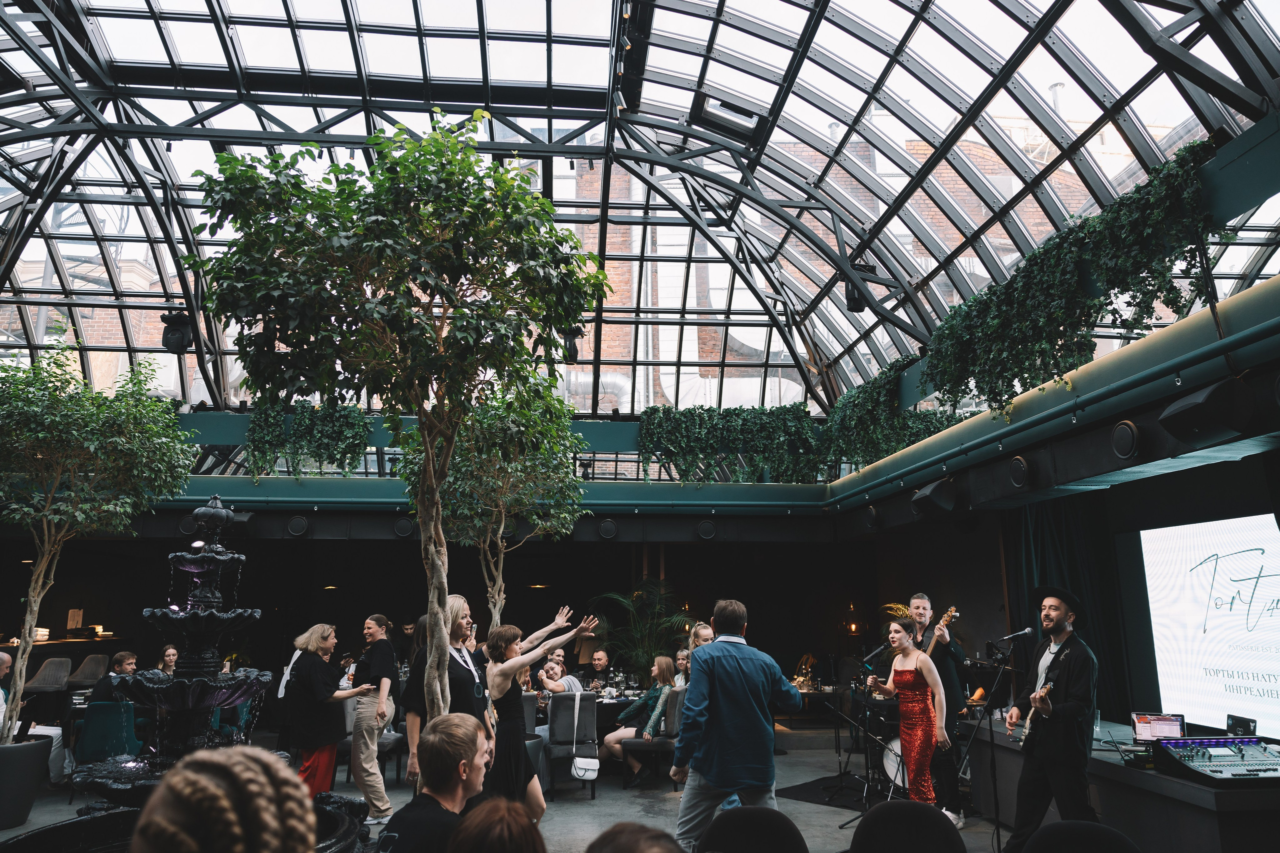 Репортажный фотограф на корпоратив, день рождения и другие мороприятия. Свадебный фотограф в Москве — Оскар Гелманов